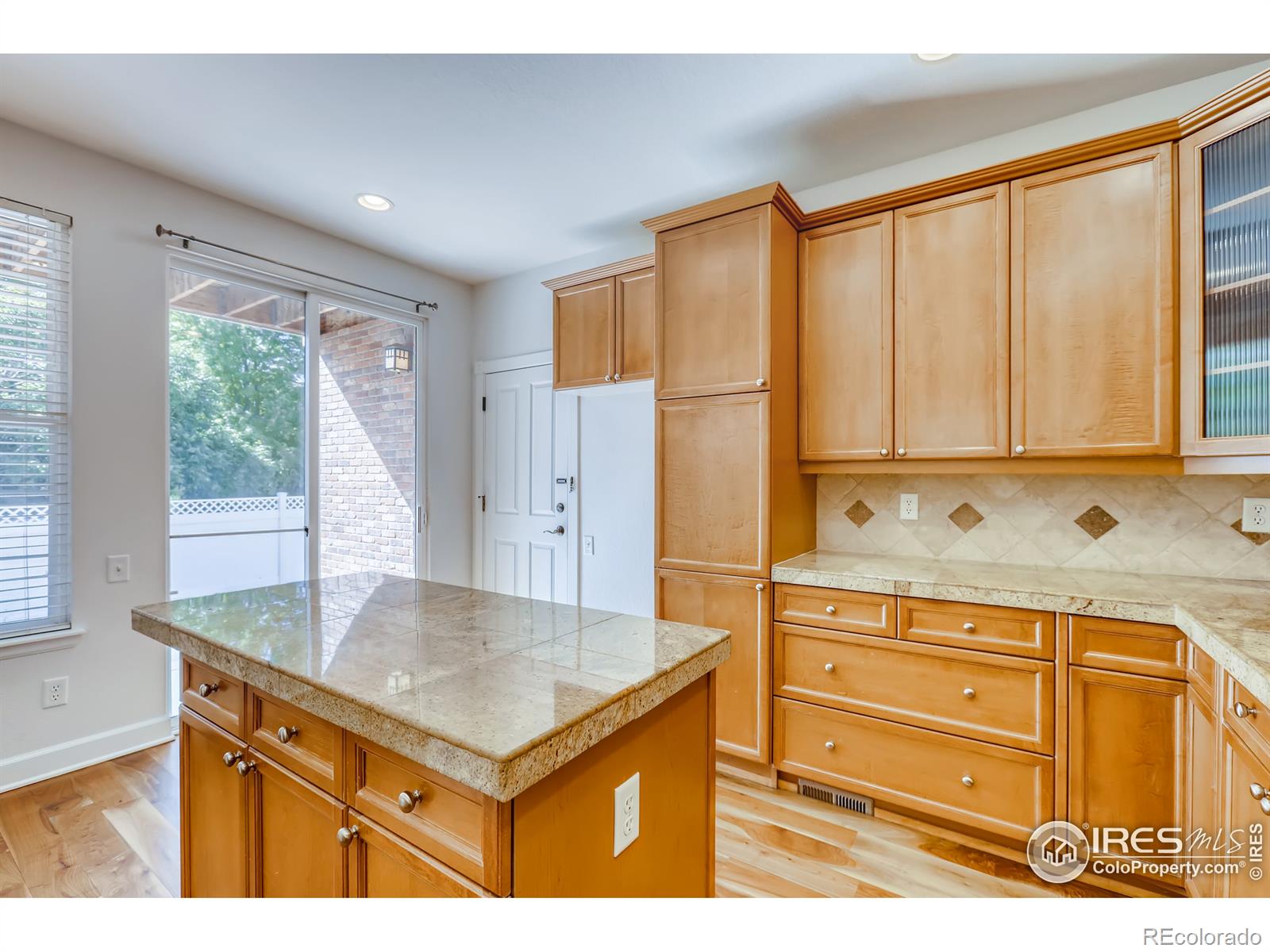 MLS Image #10 for 903  roslyn court,denver, Colorado