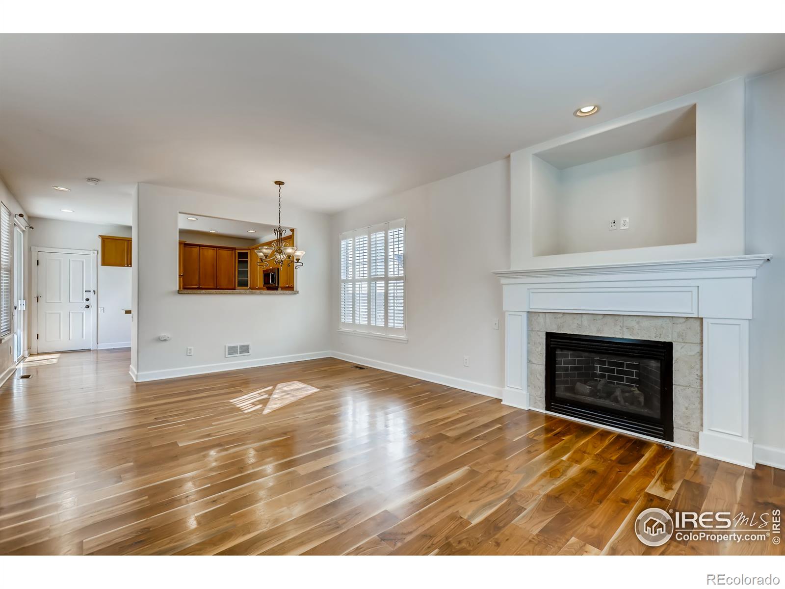 MLS Image #5 for 903  roslyn court,denver, Colorado