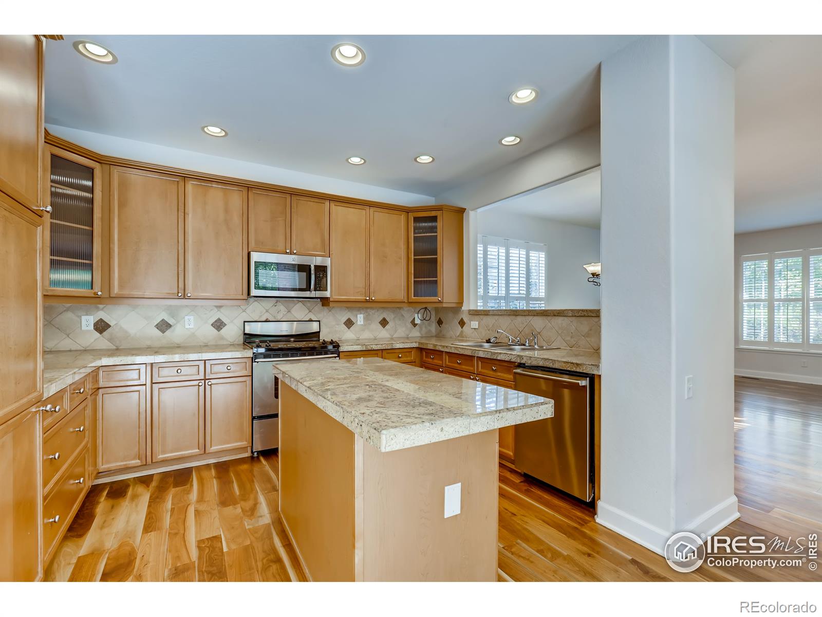 MLS Image #9 for 903  roslyn court,denver, Colorado