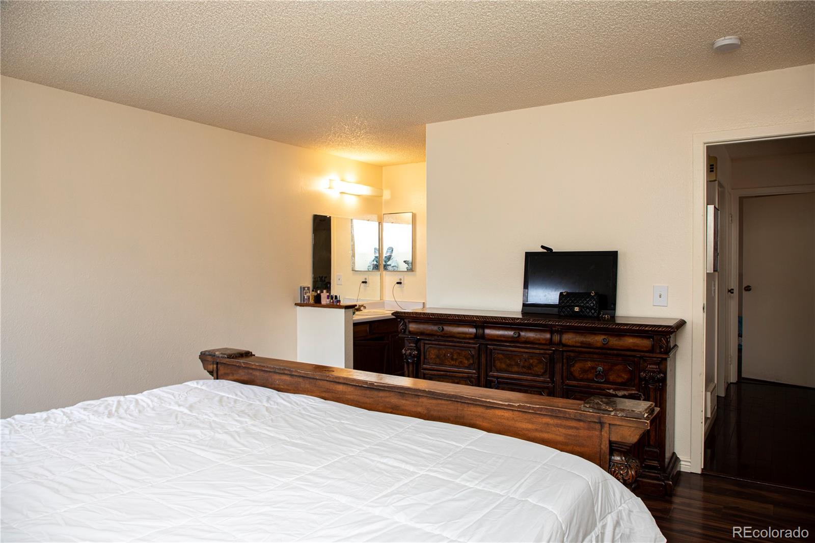 MLS Image #10 for 903 s oakland court,aurora, Colorado