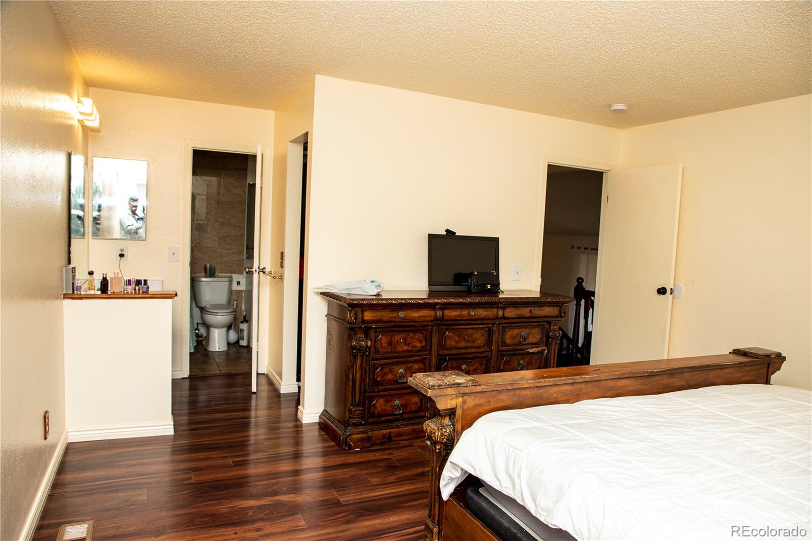 MLS Image #11 for 903 s oakland court,aurora, Colorado