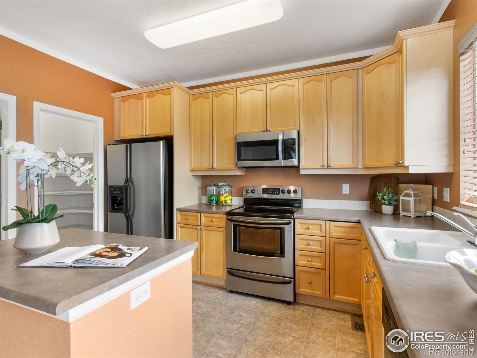 MLS Image #8 for 2084  monte vista circle,loveland, Colorado