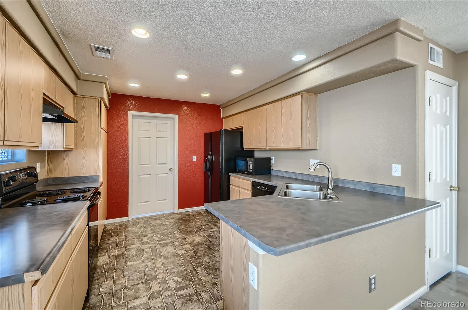 MLS Image #11 for 20000 n mitchell place,denver, Colorado