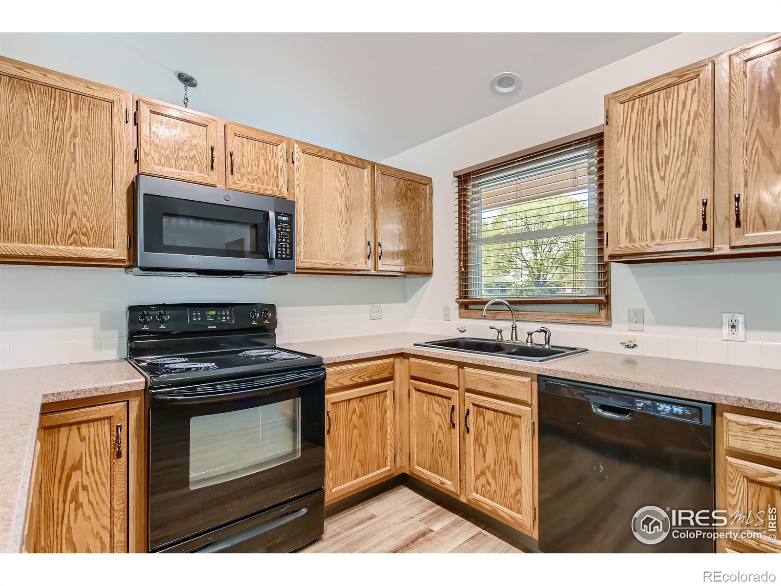 MLS Image #13 for 510  driftwood place,berthoud, Colorado