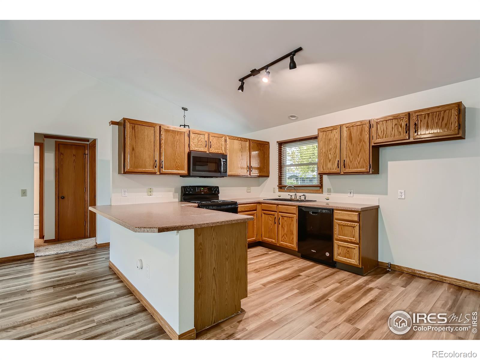 MLS Image #9 for 510  driftwood place,berthoud, Colorado