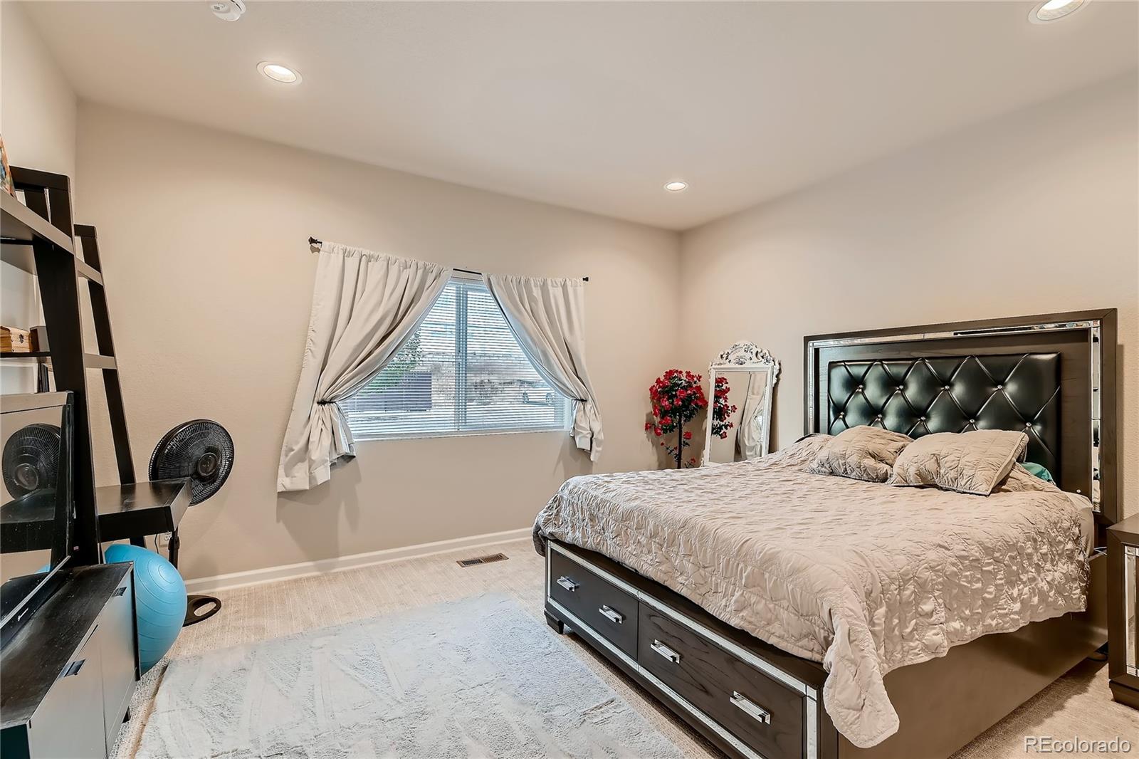 MLS Image #13 for 875 e 78th avenue,denver, Colorado