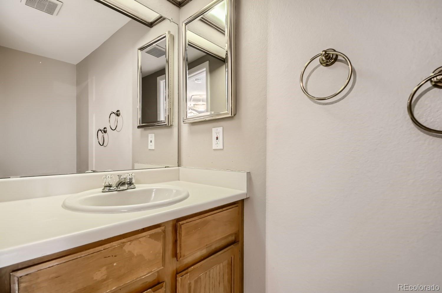 MLS Image #16 for 1119 s waco street,aurora, Colorado