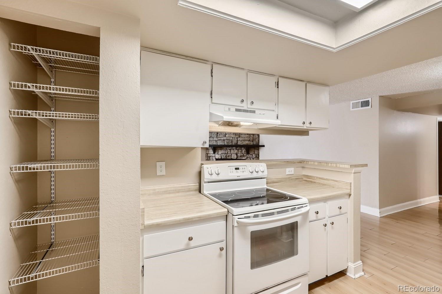 MLS Image #12 for 14161 e jewell avenue,aurora, Colorado
