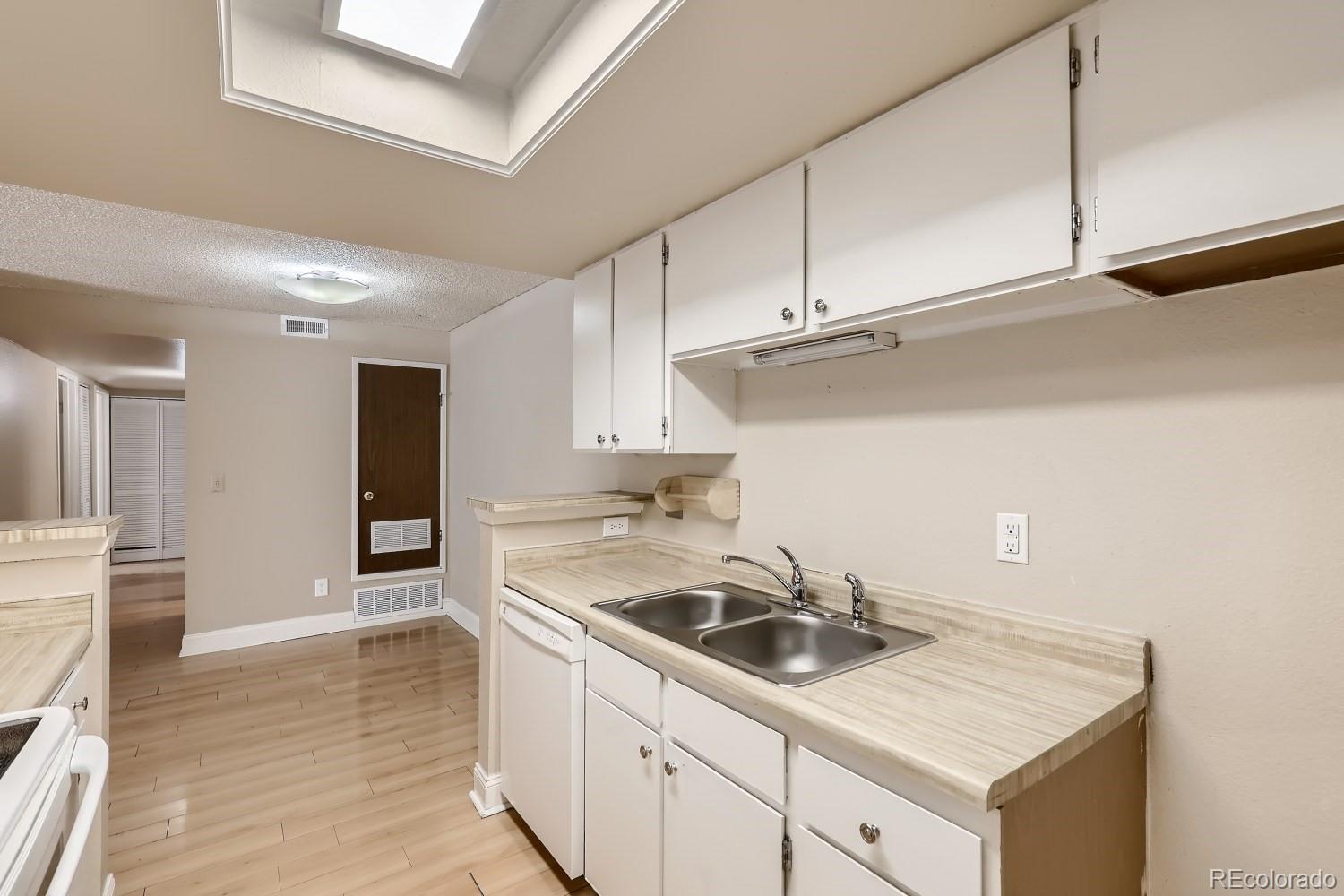 MLS Image #13 for 14161 e jewell avenue,aurora, Colorado