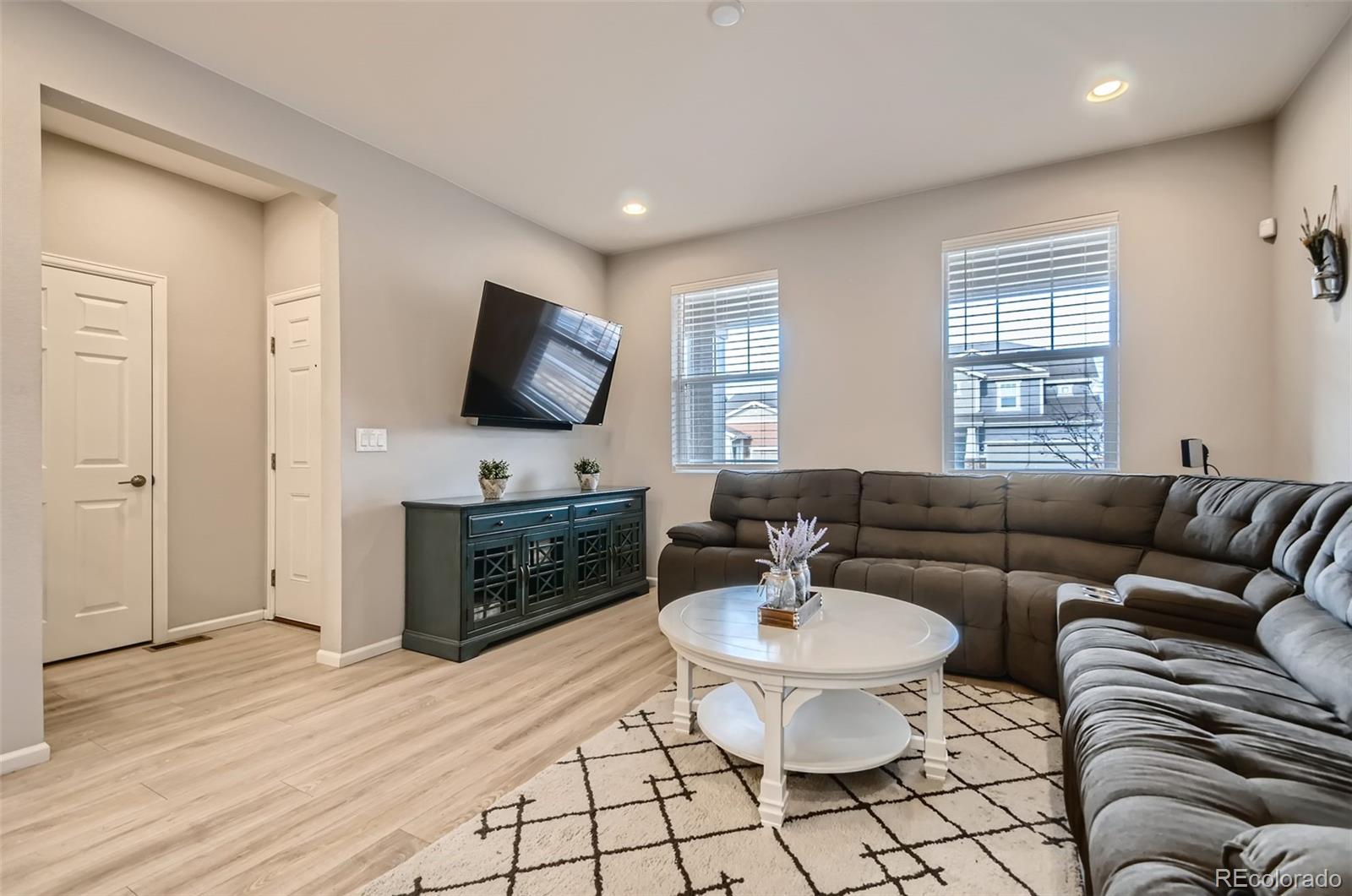 MLS Image #4 for 15842 e warner drive,denver, Colorado