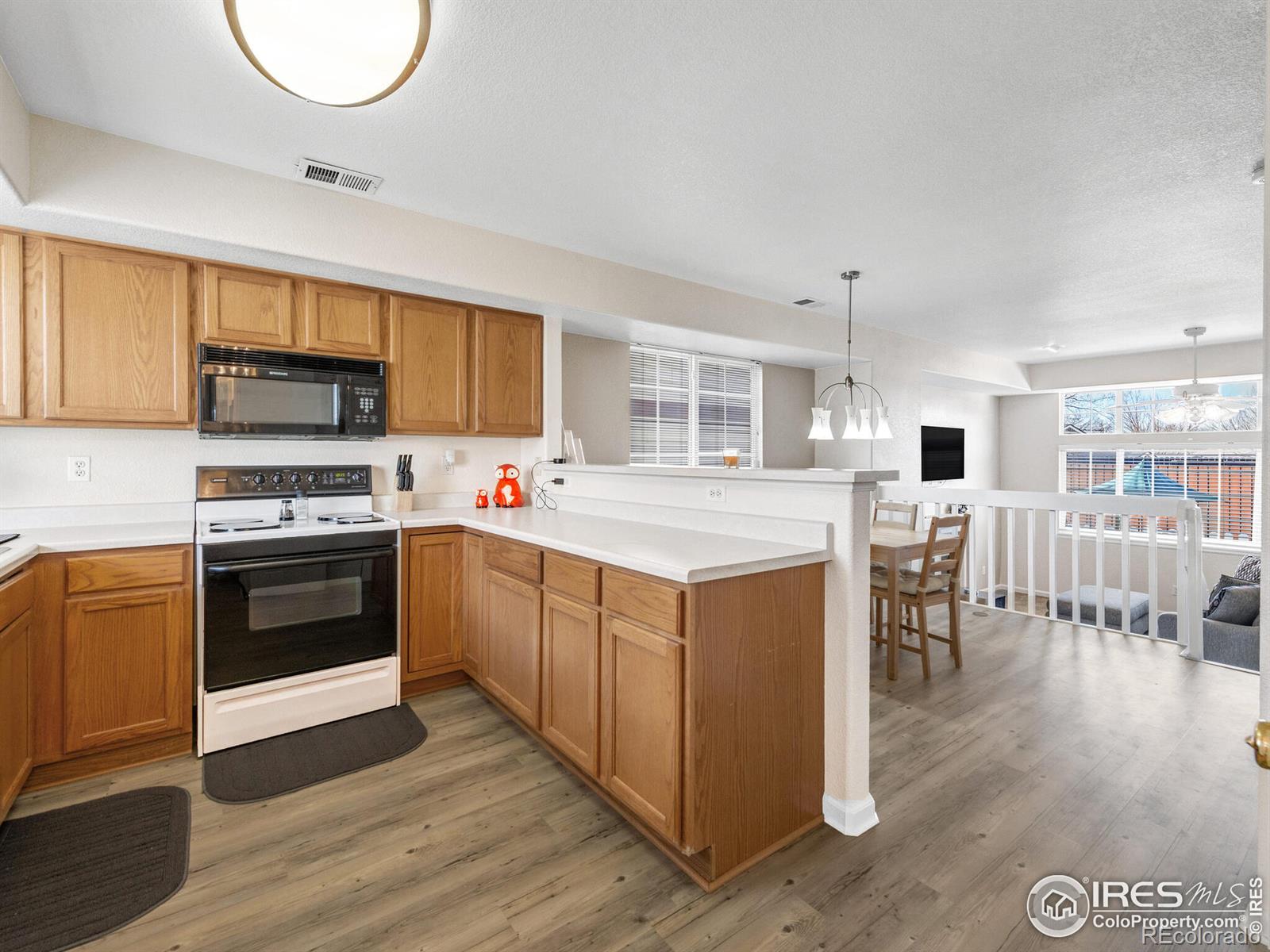 MLS Image #18 for 8199  welby road,denver, Colorado