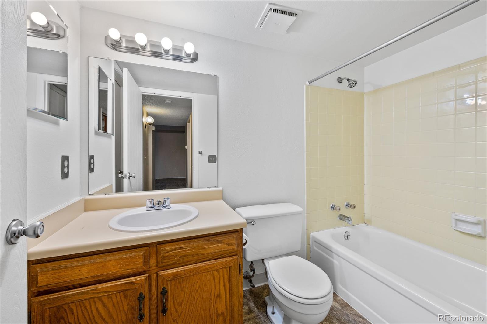 MLS Image #12 for 17672 e loyola drive,aurora, Colorado