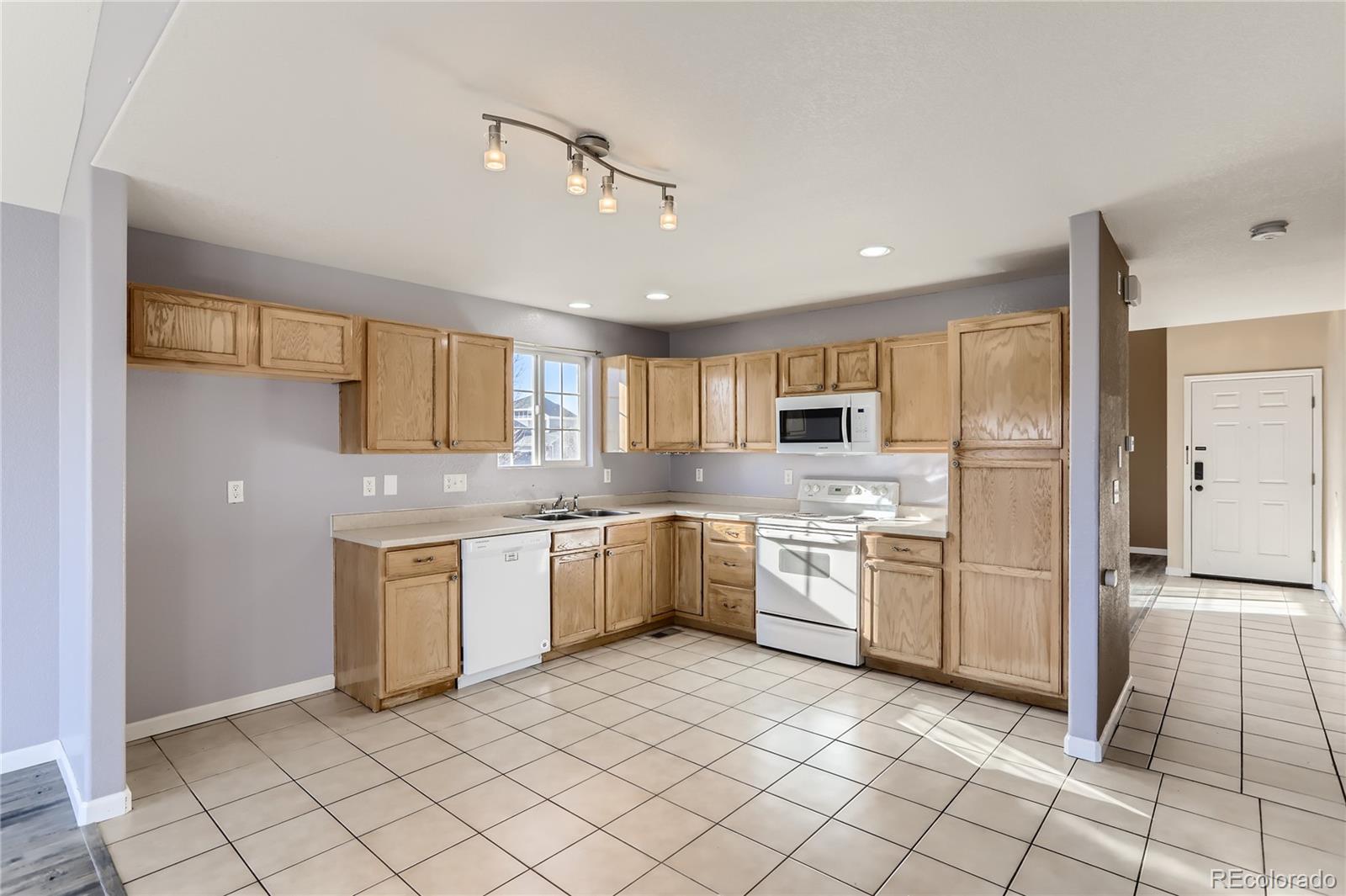 MLS Image #5 for 2626 s danube way,aurora, Colorado