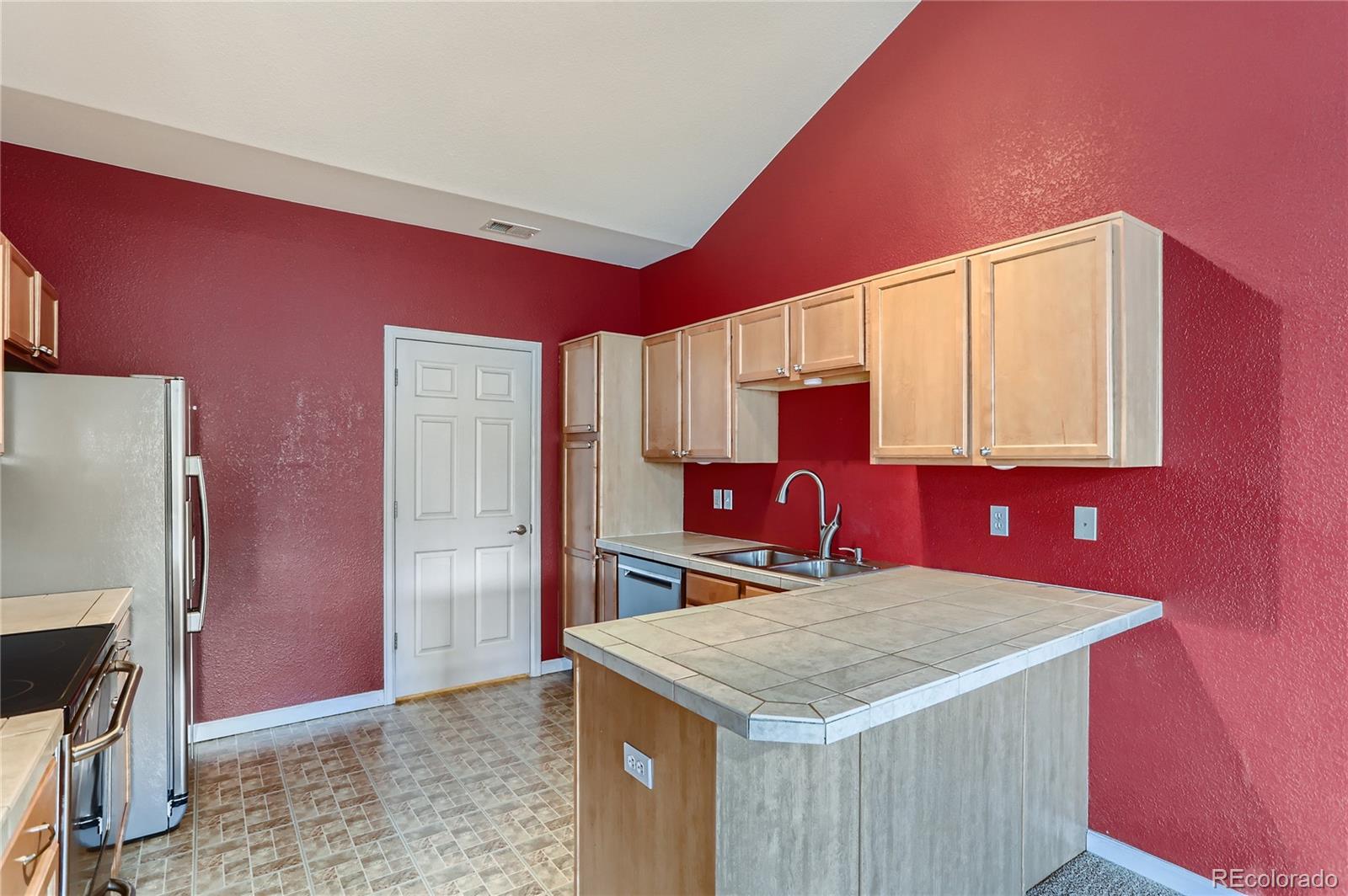 MLS Image #10 for 22580 e ontario drive,aurora, Colorado