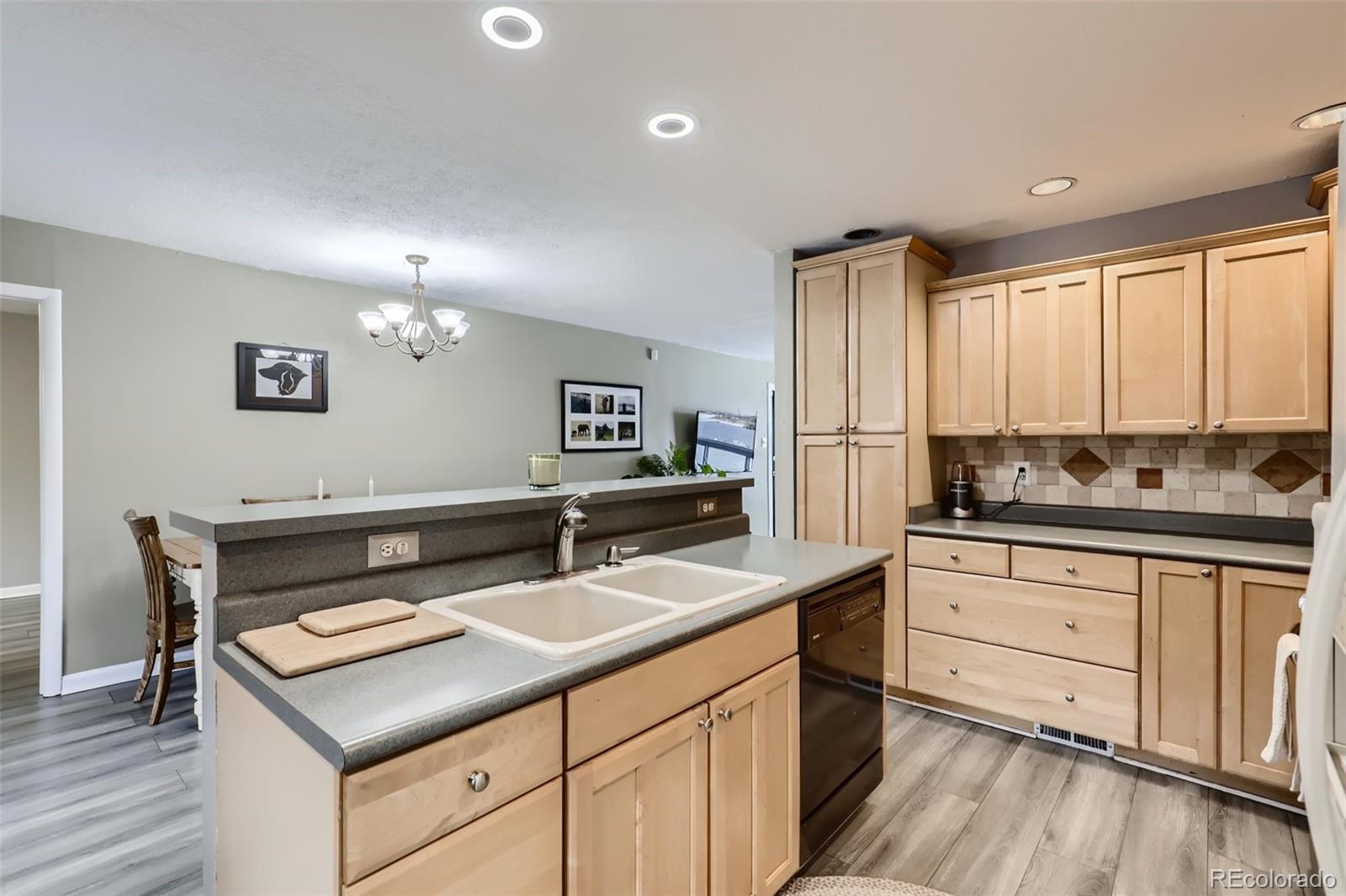 MLS Image #10 for 1420 s hudson street,denver, Colorado