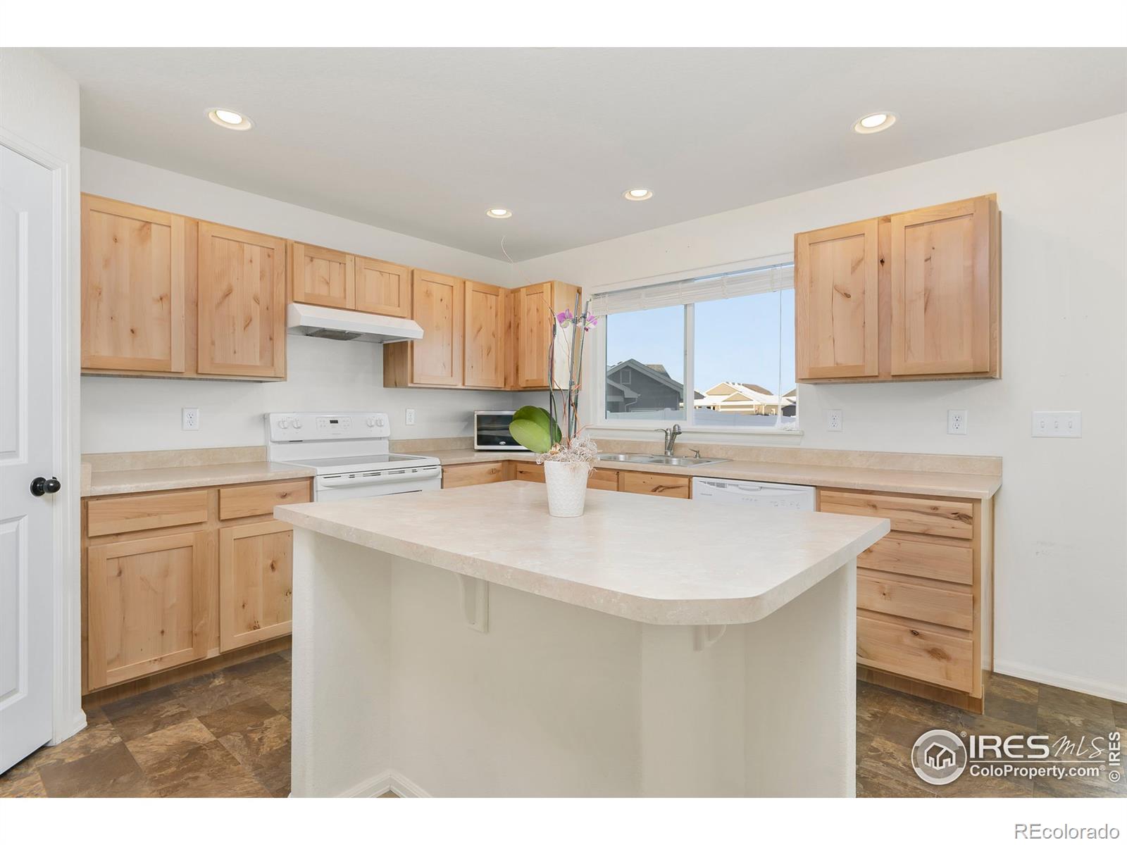 MLS Image #5 for 7556  little fox lane,wellington, Colorado