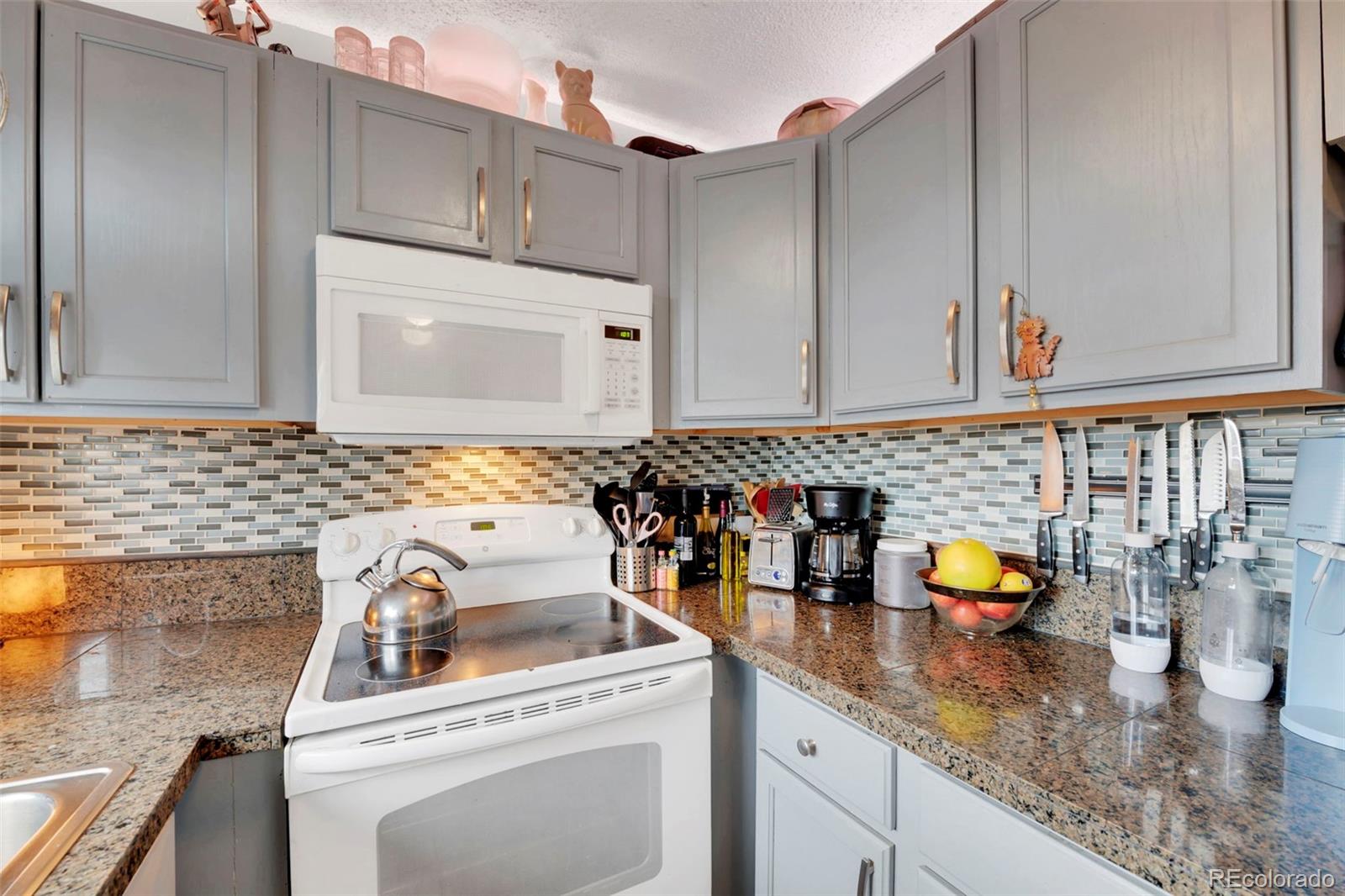 MLS Image #13 for 2700 s holly street,denver, Colorado