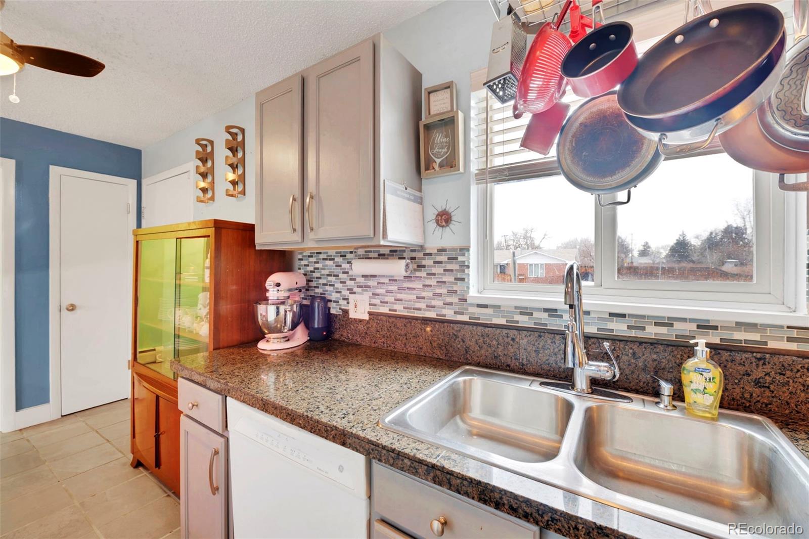 MLS Image #14 for 2700 s holly street,denver, Colorado