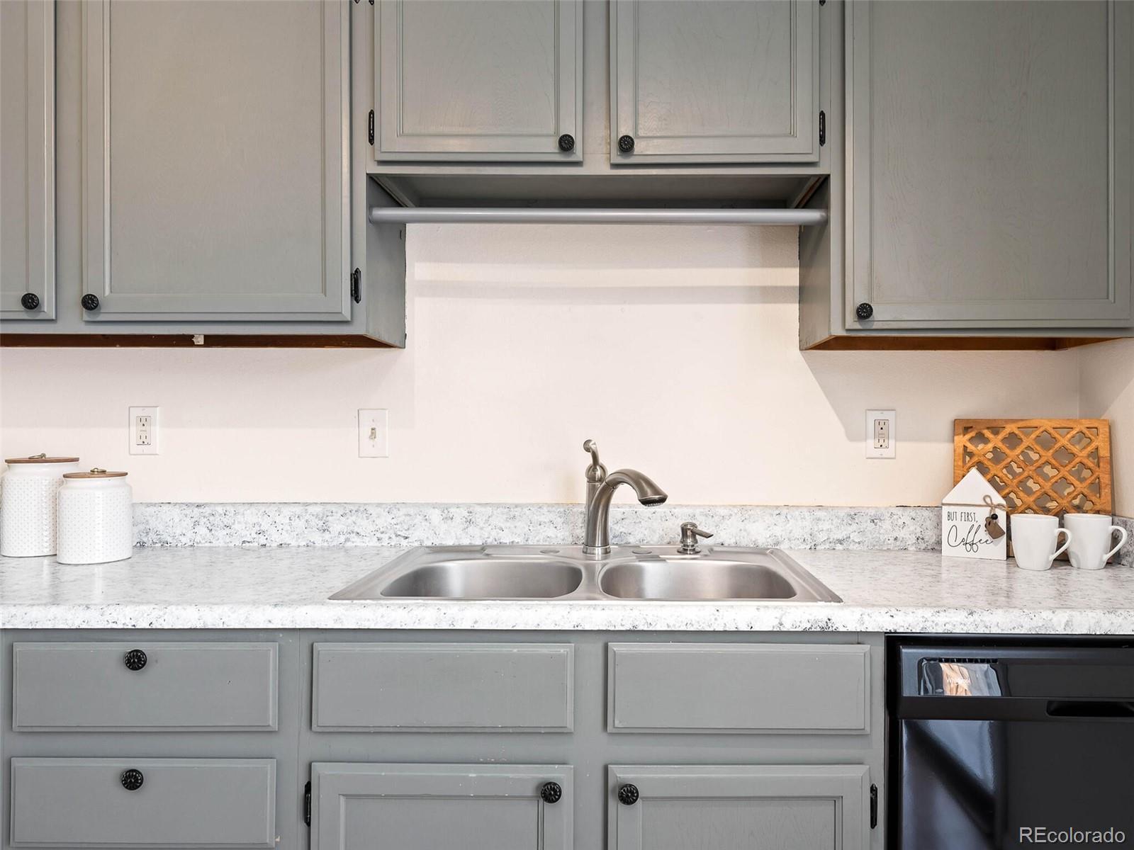 MLS Image #11 for 11153 e ohio place,aurora, Colorado