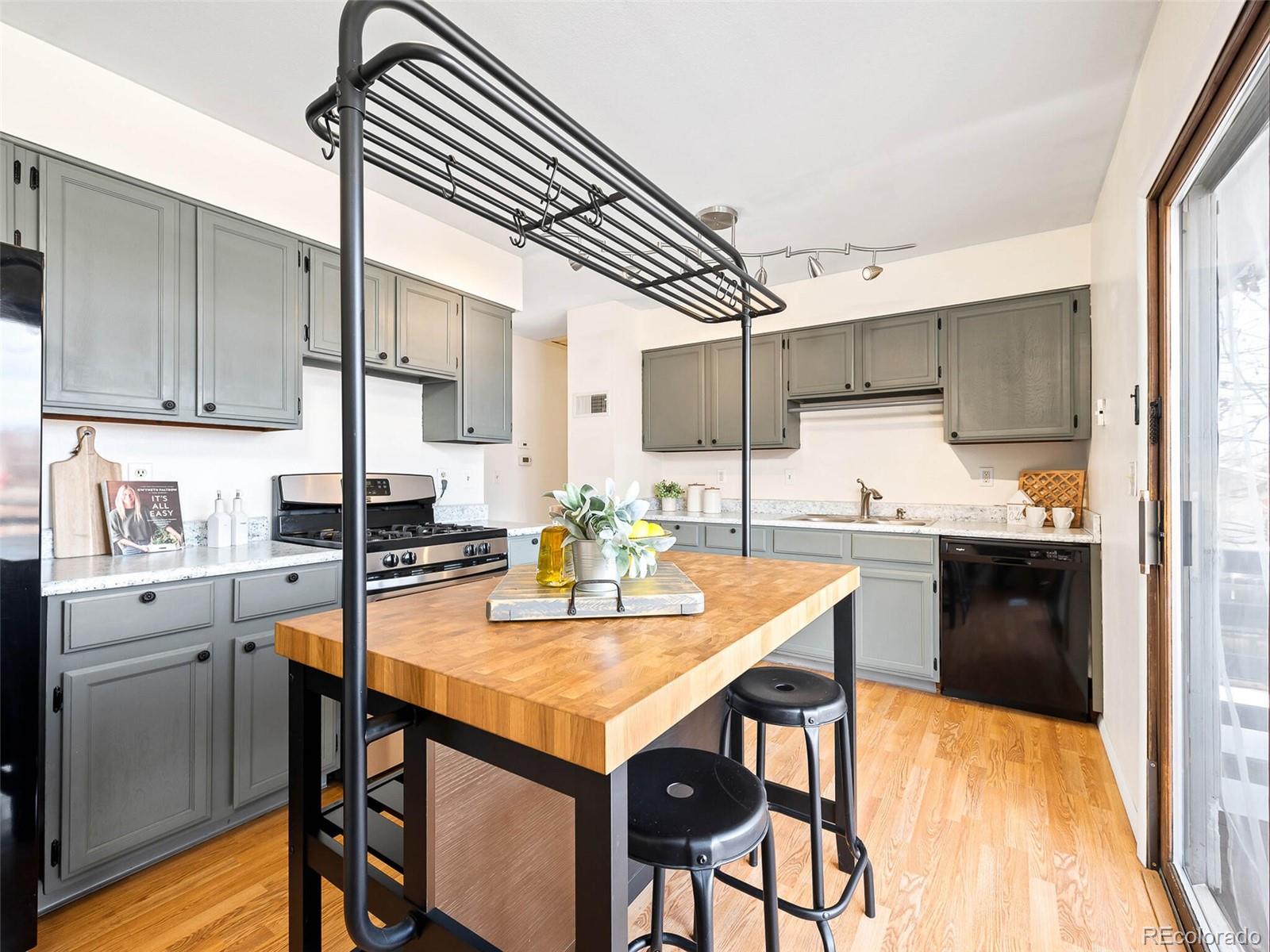 MLS Image #13 for 11153 e ohio place,aurora, Colorado
