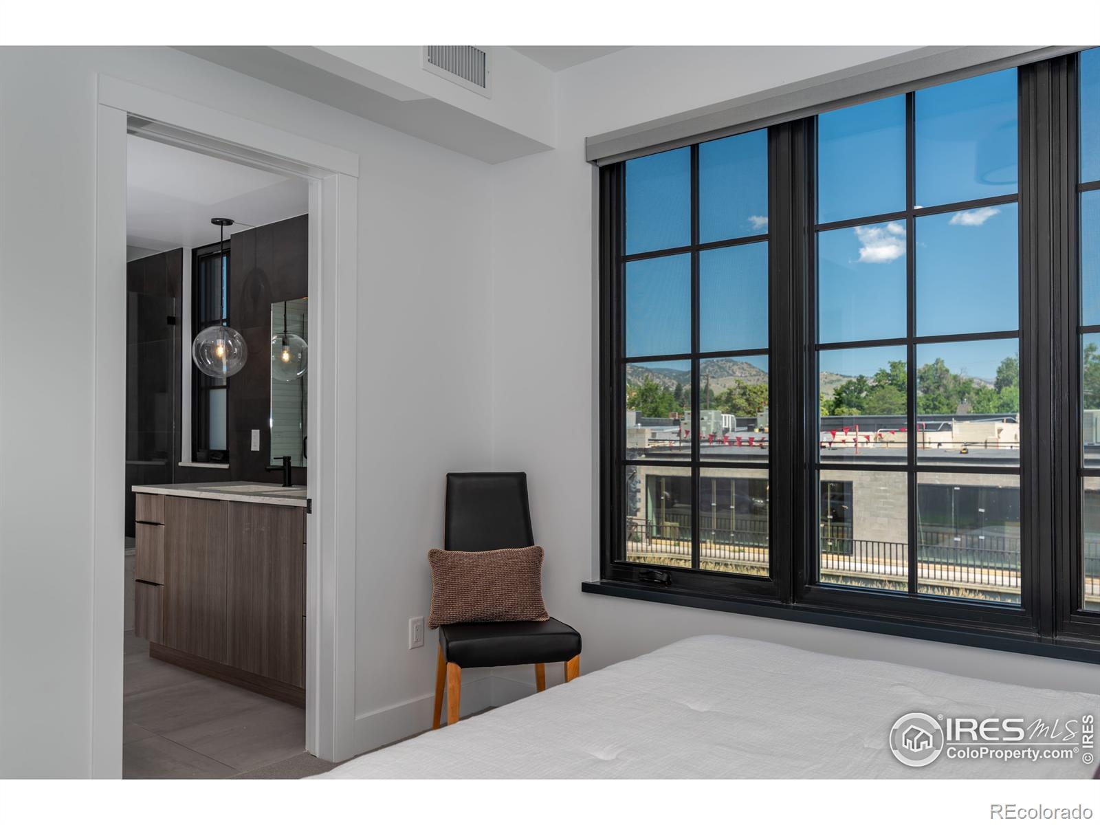 MLS Image #16 for 2116  pearl street,boulder, Colorado