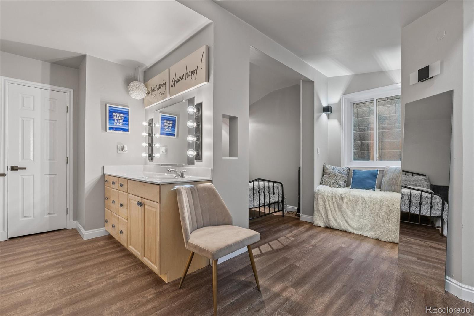 MLS Image #17 for 1996 s niagara street,denver, Colorado