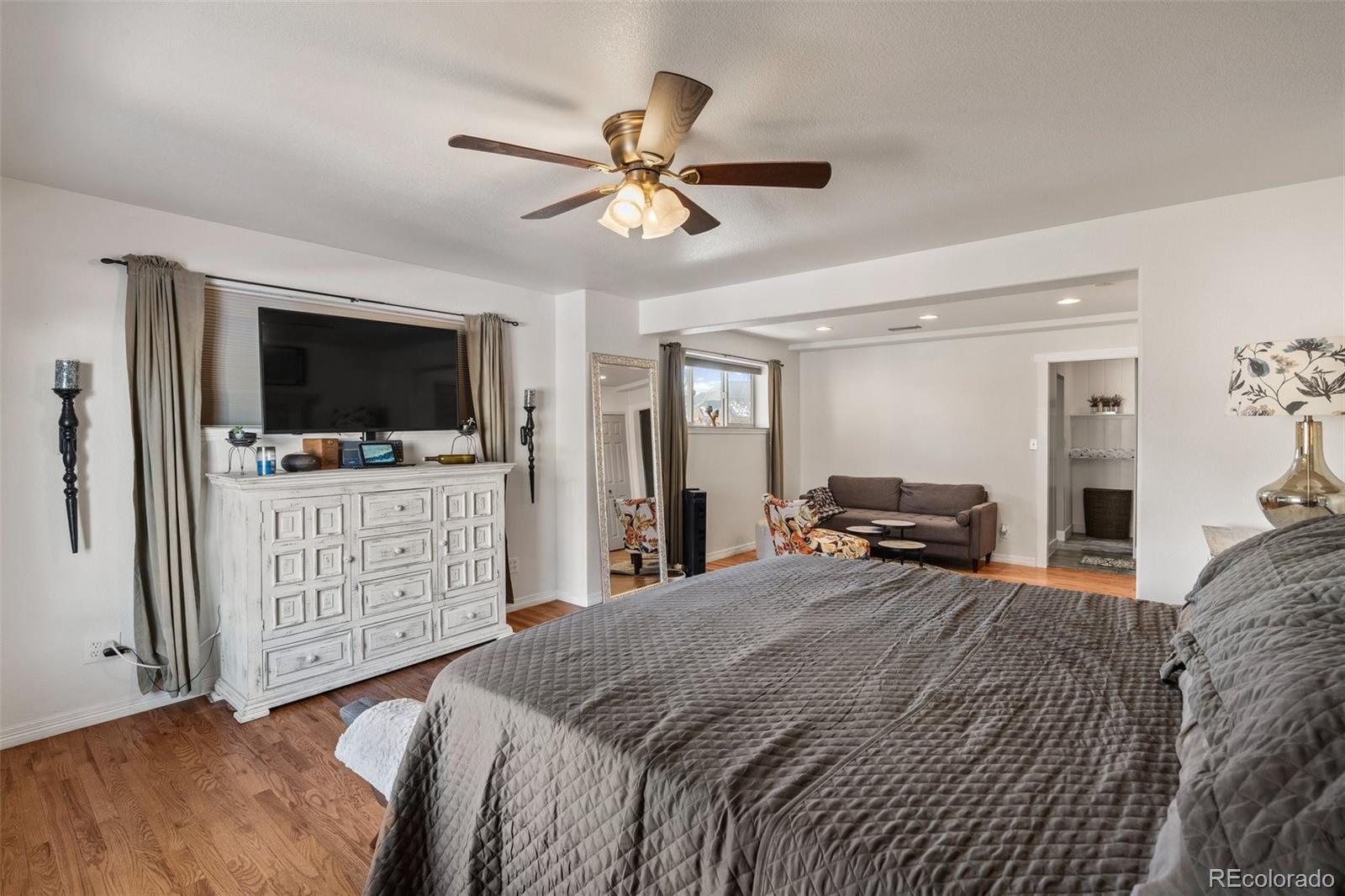 MLS Image #30 for 1996 s niagara street,denver, Colorado