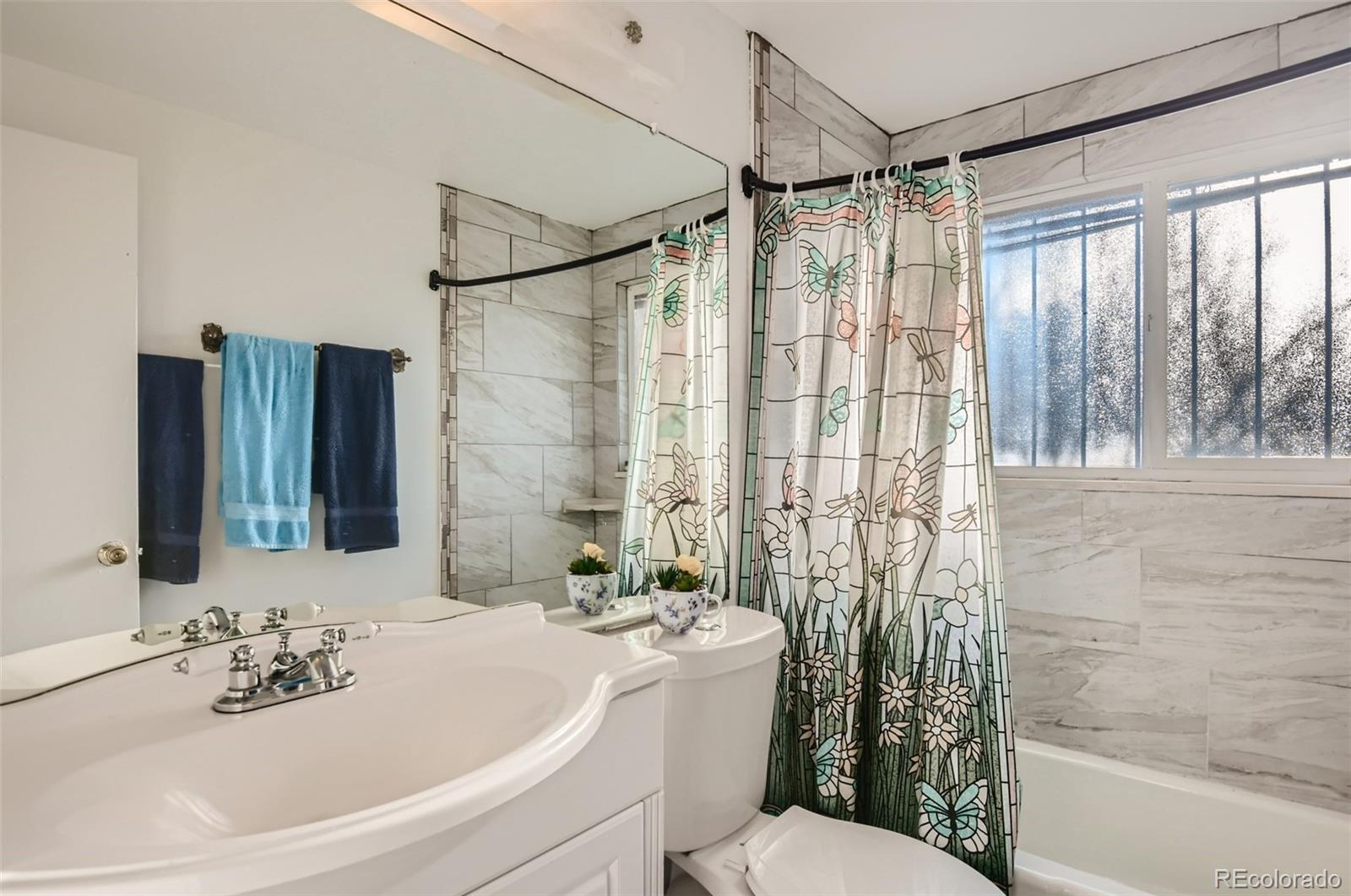 MLS Image #15 for 12395 e 54th ave dr,denver, Colorado