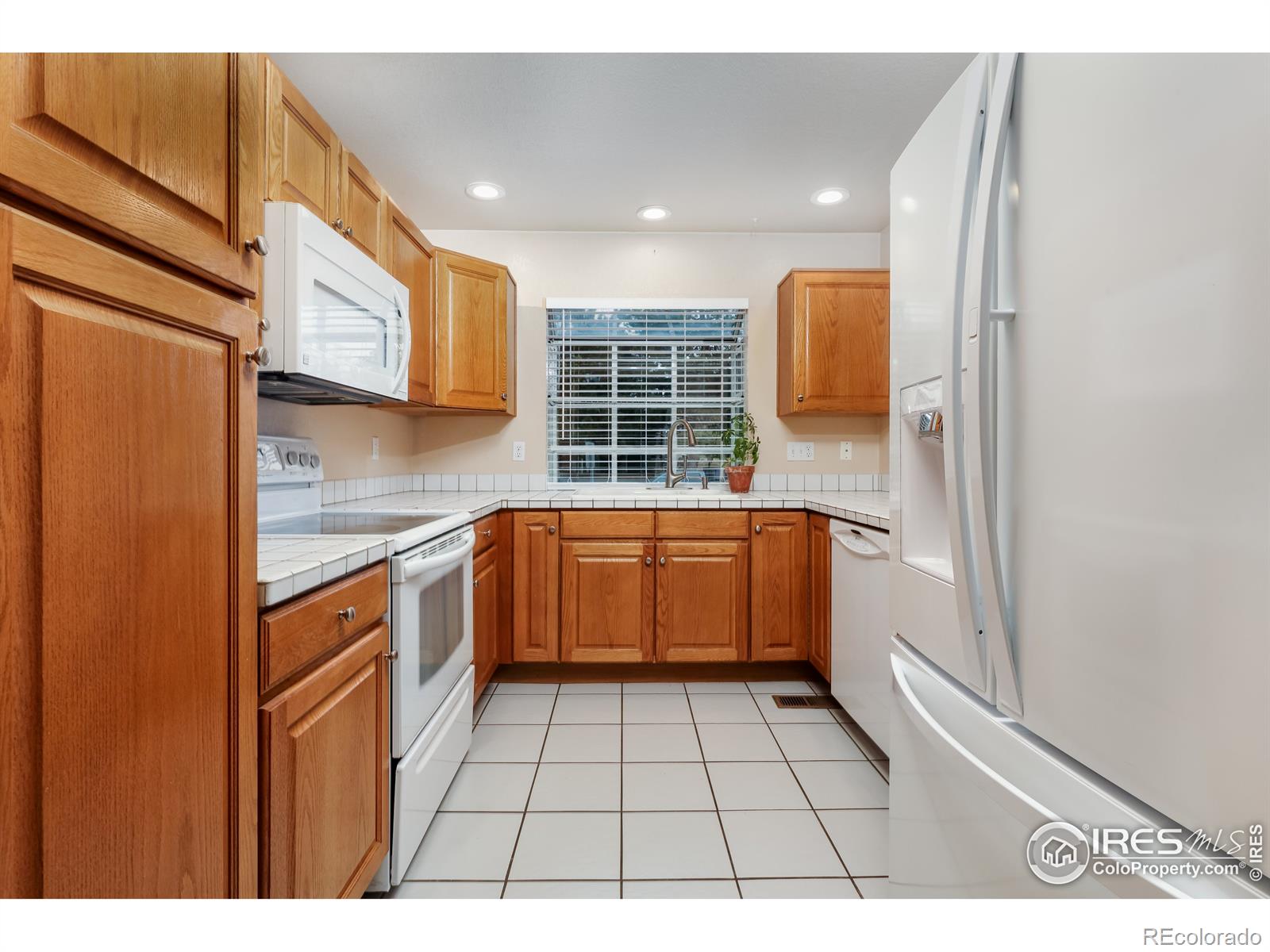 MLS Image #10 for 2168 s troy way,aurora, Colorado