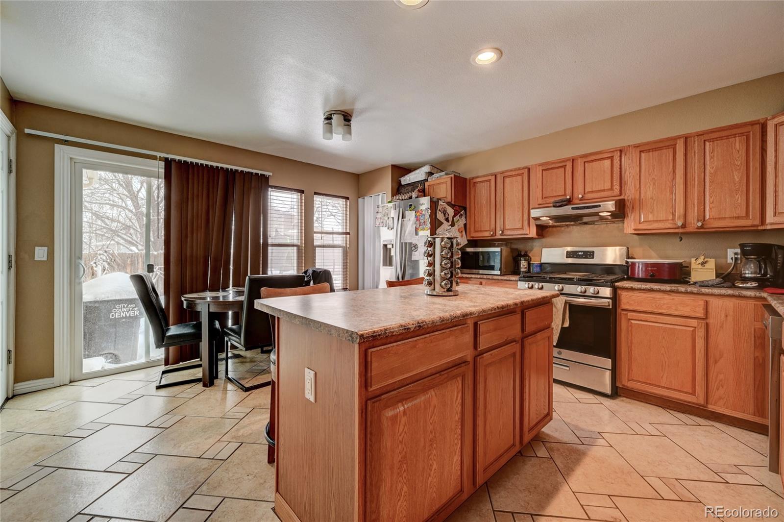 MLS Image #11 for 19340 e 45th avenue,denver, Colorado
