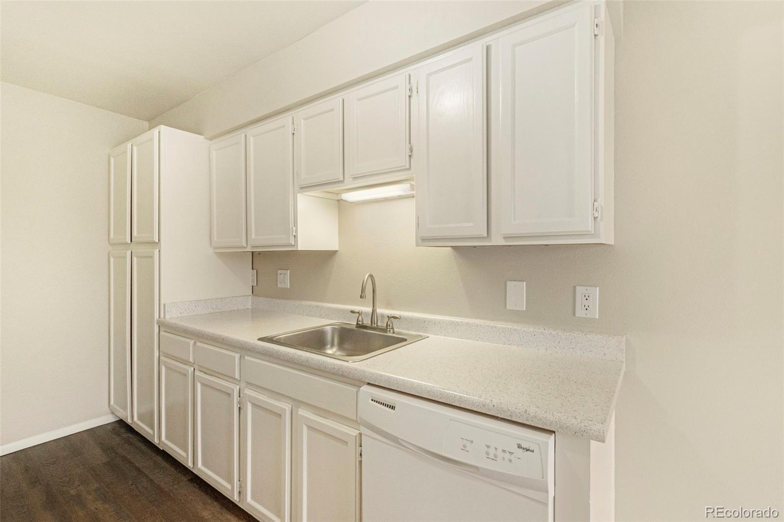 MLS Image #7 for 3141 s tamarac drive,denver, Colorado