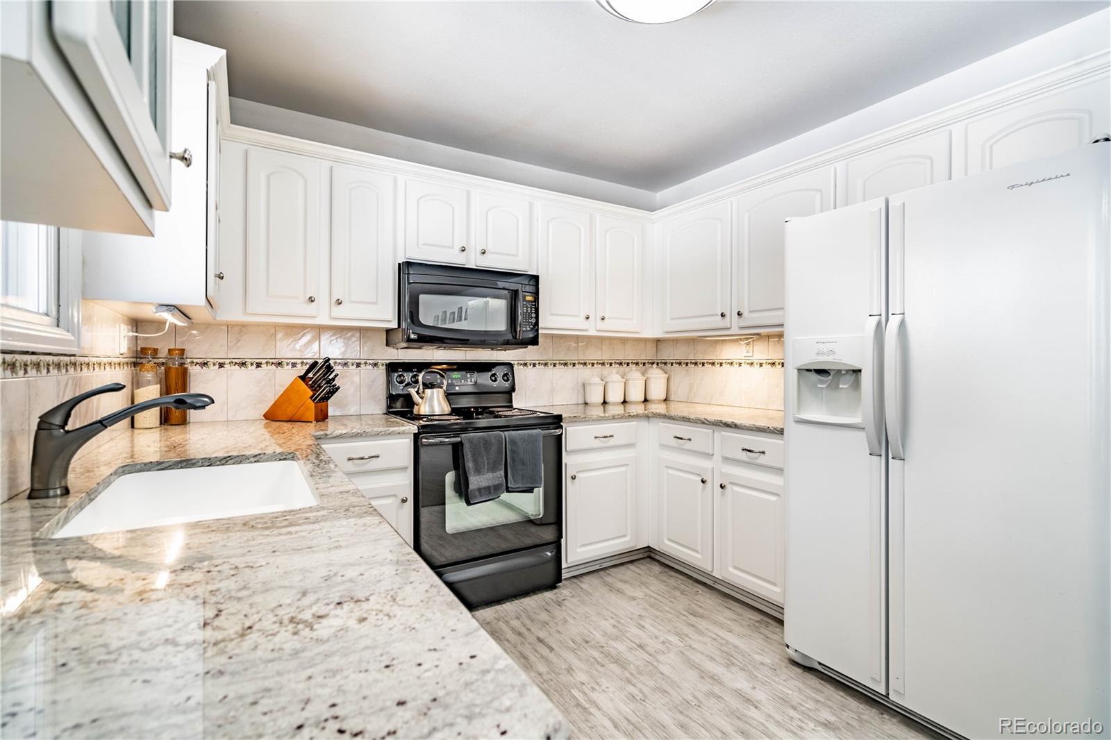 MLS Image #1 for 11154 e ohio place,aurora, Colorado