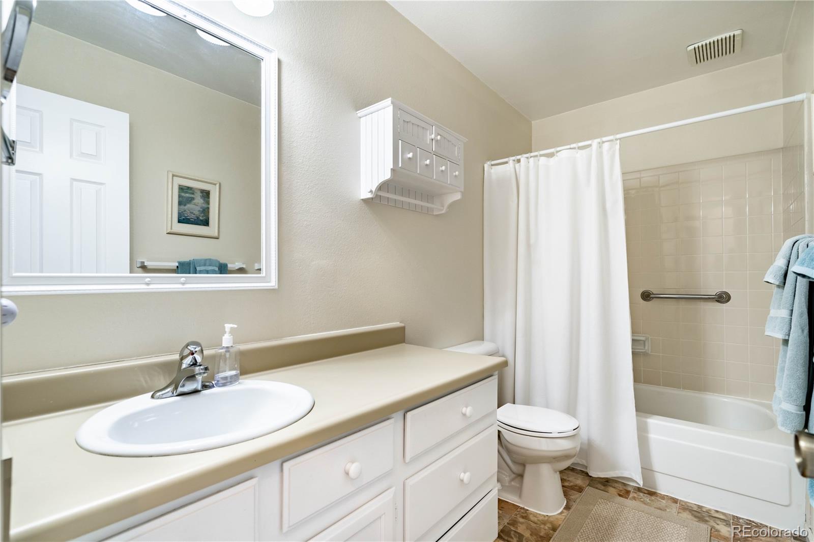 MLS Image #14 for 11154 e ohio place,aurora, Colorado