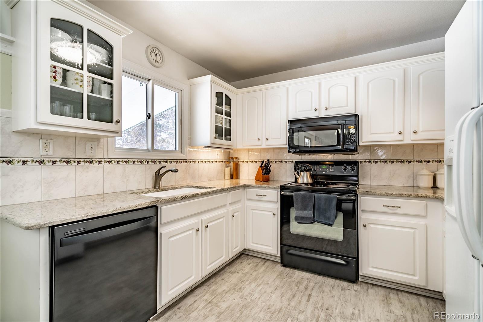 MLS Image #2 for 11154 e ohio place,aurora, Colorado