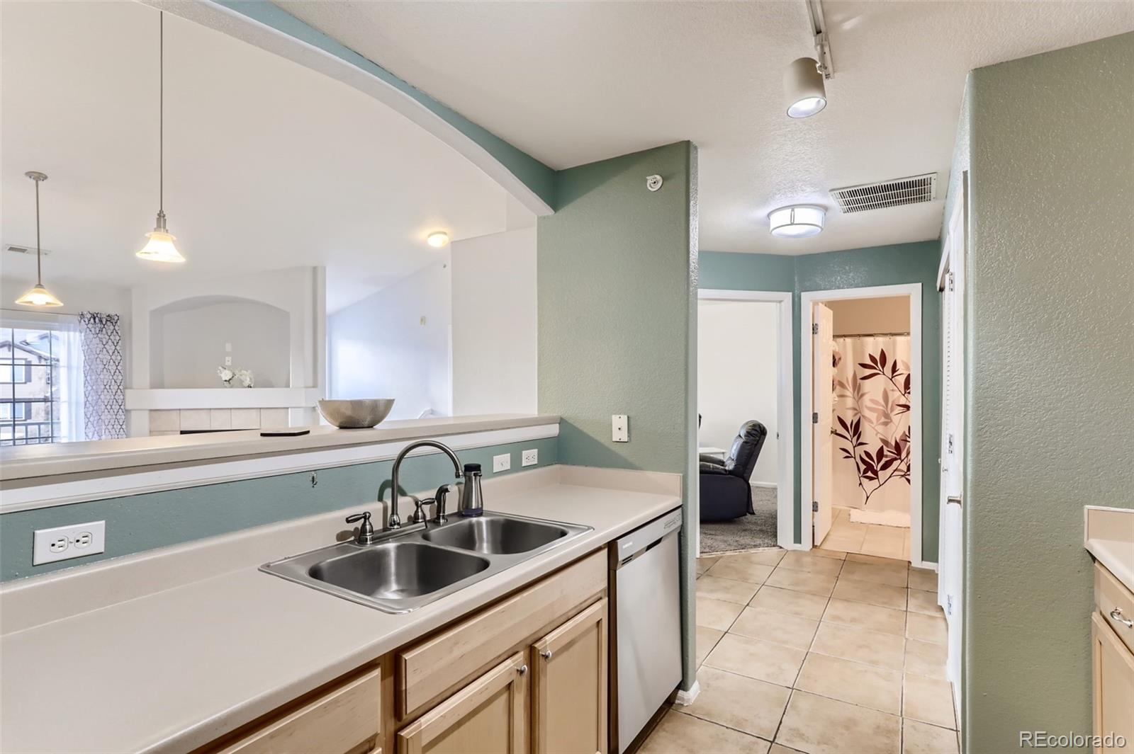 MLS Image #9 for 5255  memphis street,denver, Colorado