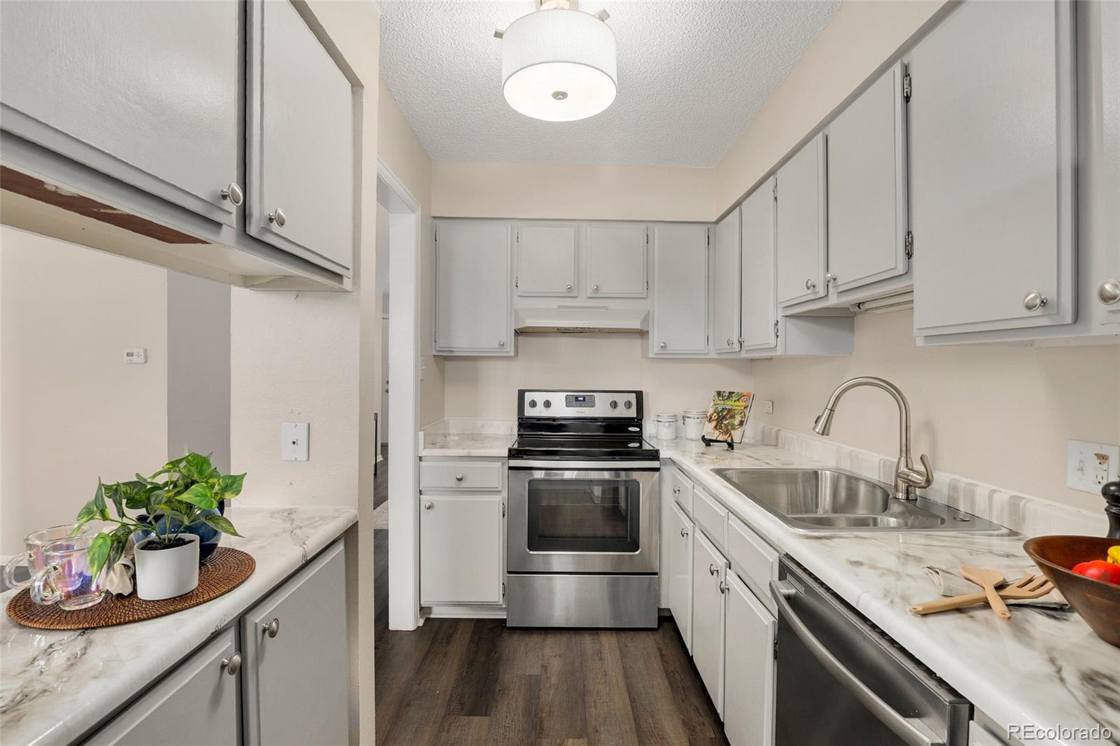 MLS Image #10 for 2301 e fremont avenue,centennial, Colorado