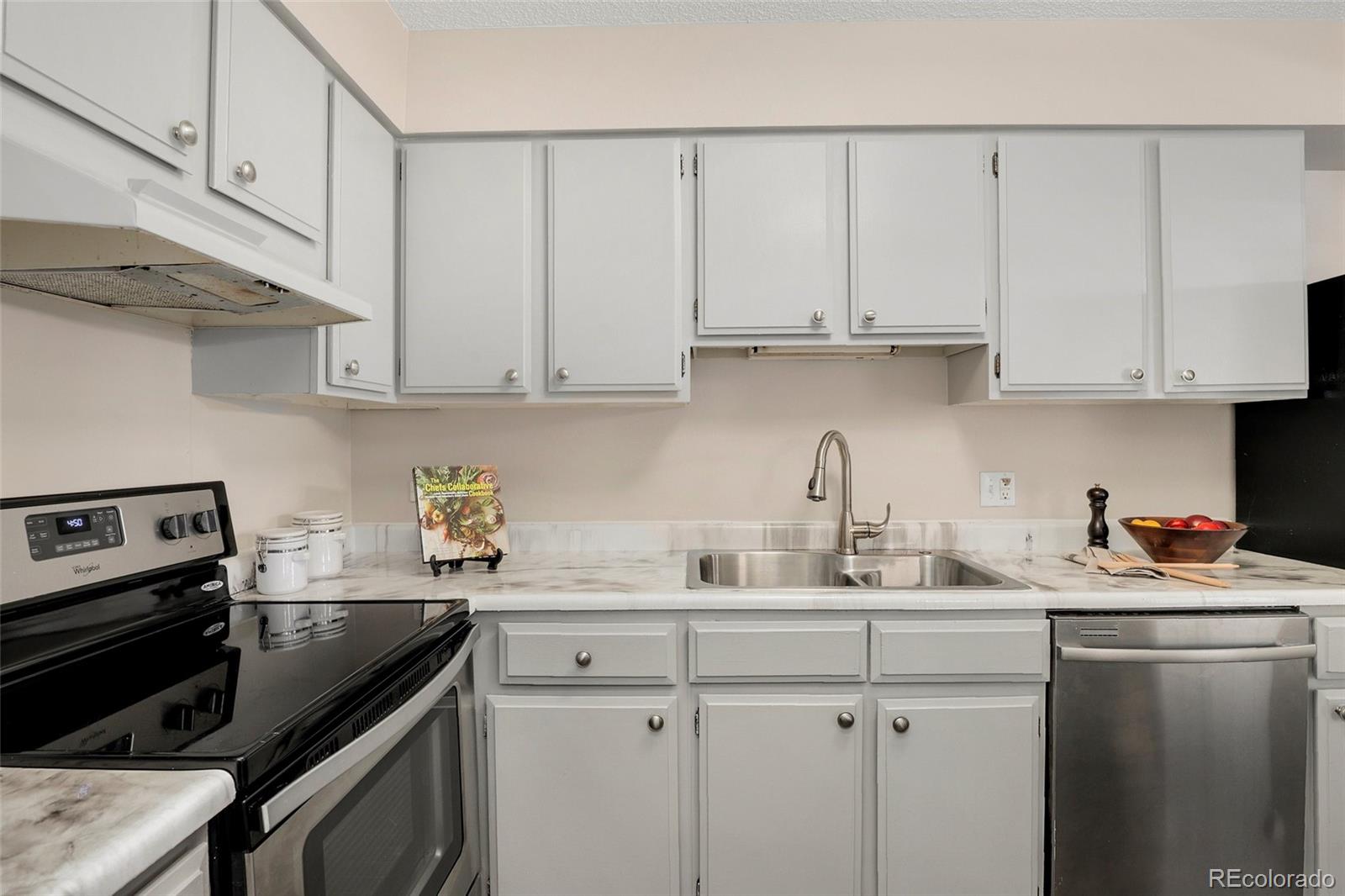MLS Image #8 for 2301 e fremont avenue,centennial, Colorado