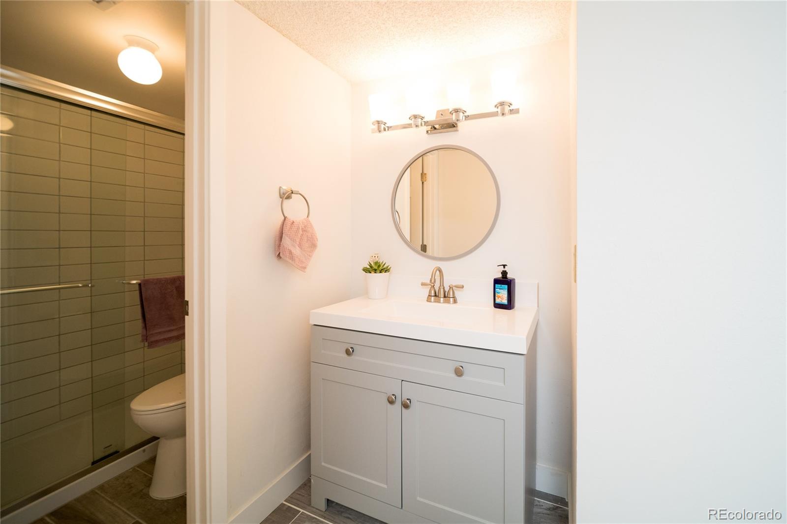 MLS Image #10 for 3141 s tamarac drive,denver, Colorado