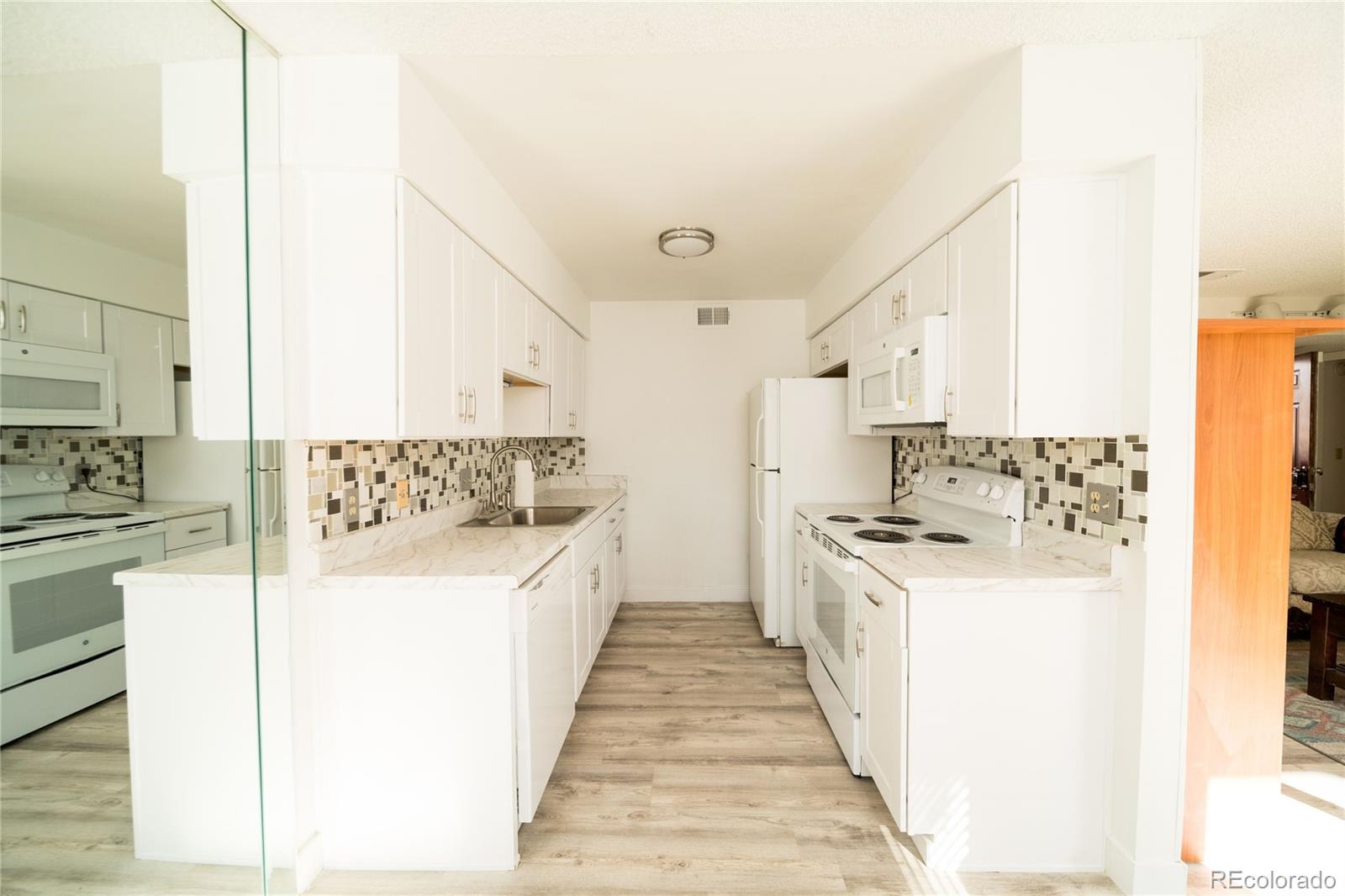 MLS Image #19 for 3141 s tamarac drive,denver, Colorado