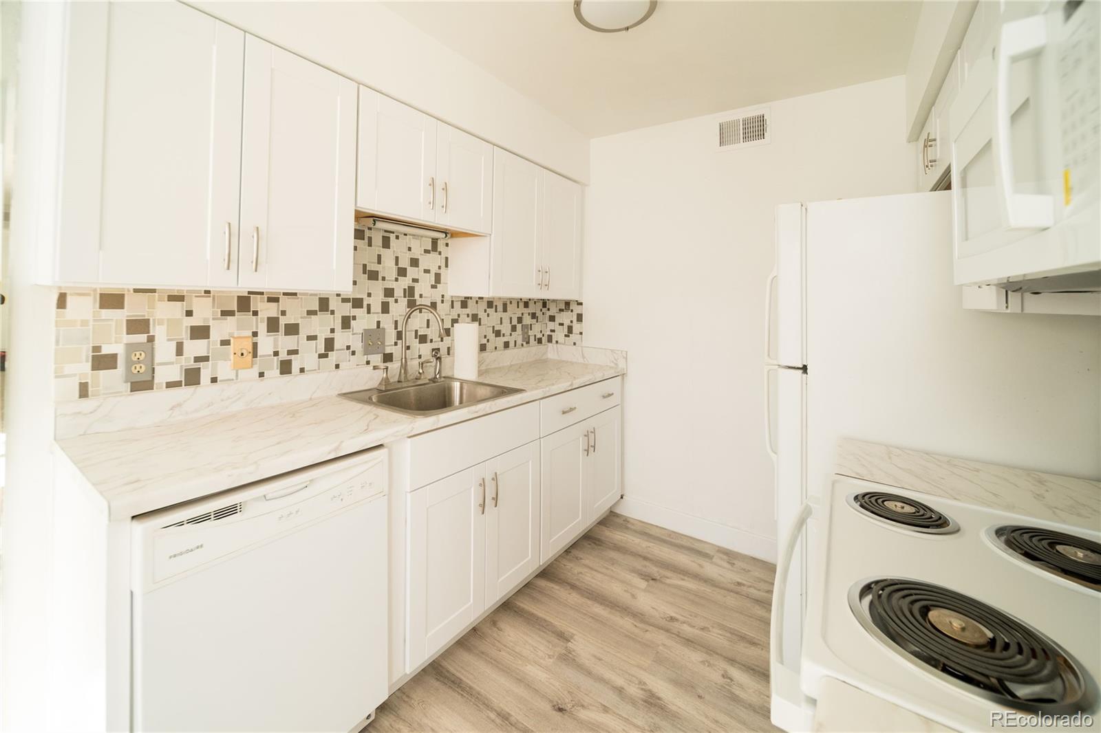 MLS Image #20 for 3141 s tamarac drive,denver, Colorado