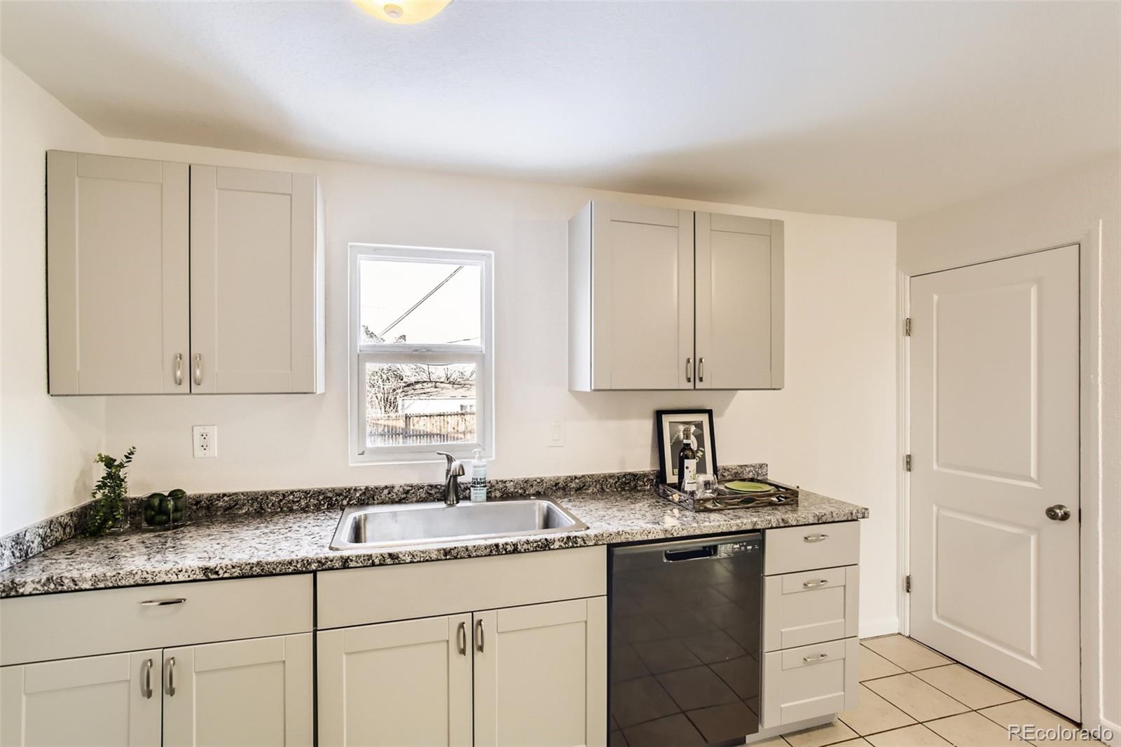MLS Image #5 for 2811 w bayaud avenue,denver, Colorado