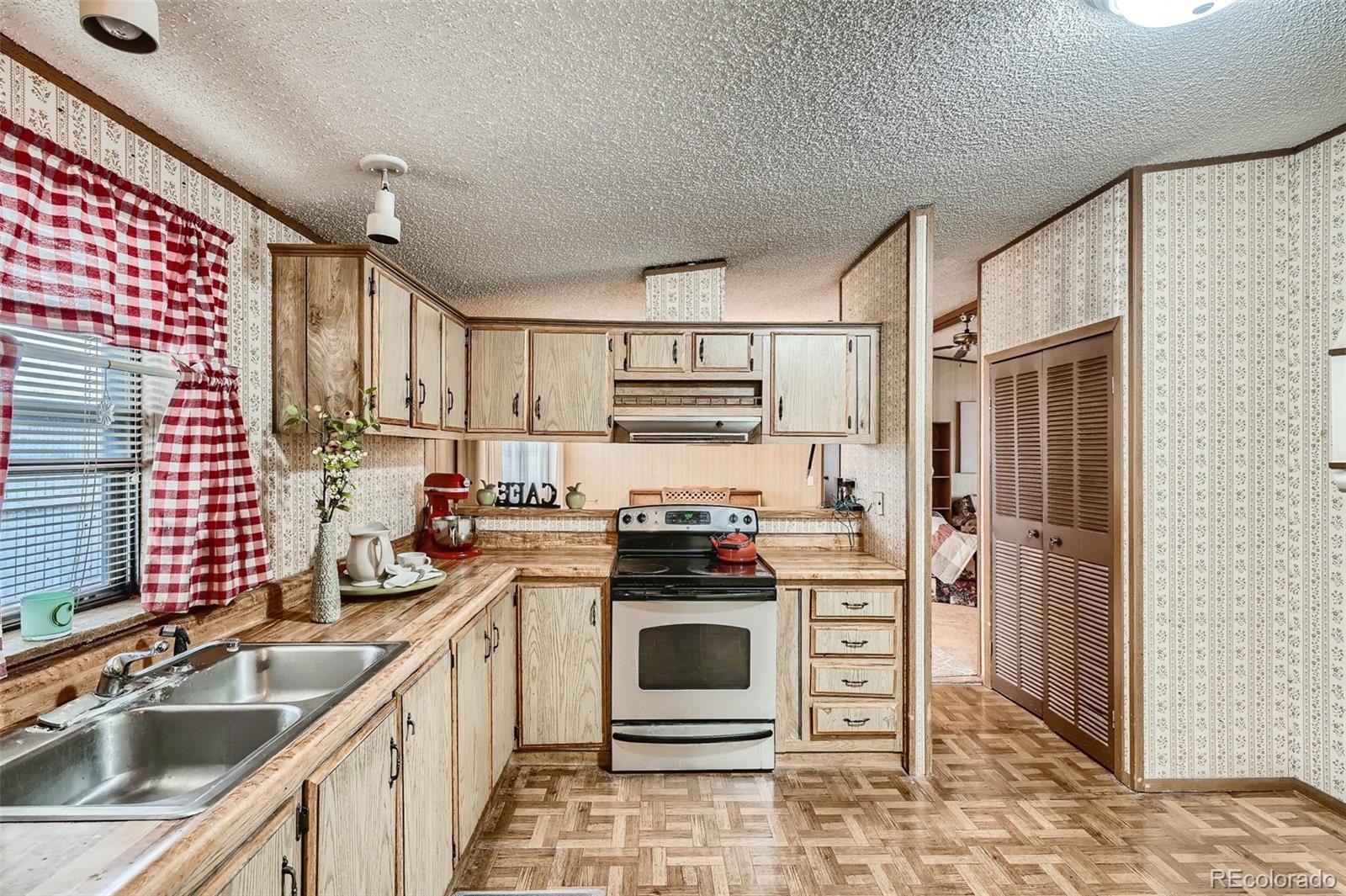 MLS Image #15 for 2353 w 90th avenue,denver, Colorado