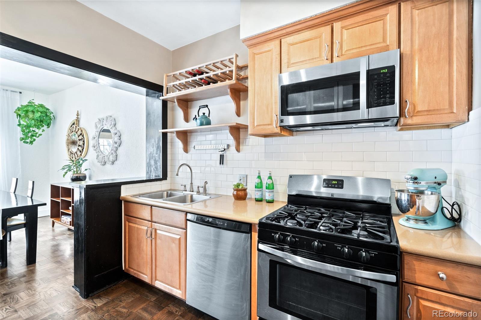 MLS Image #11 for 963 n logan street,denver, Colorado