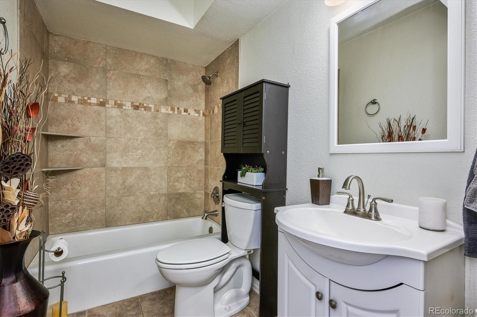 MLS Image #12 for 3825 s monaco parkway,denver, Colorado