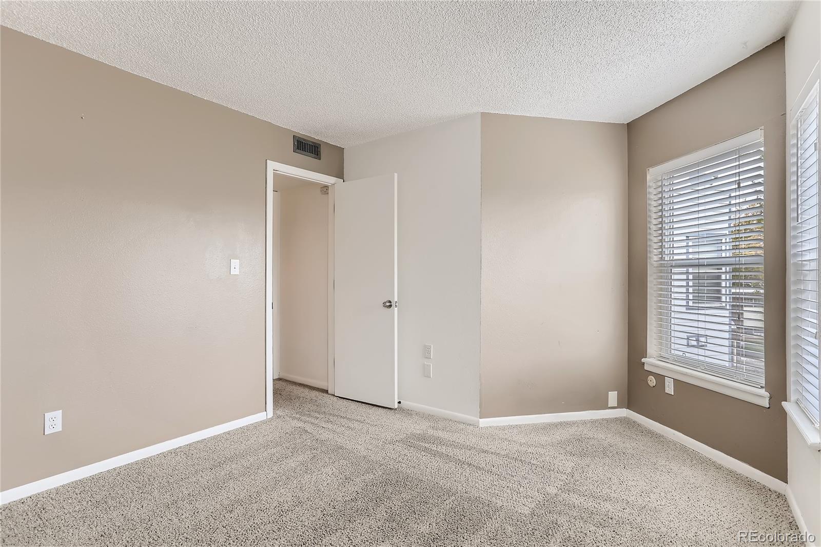 MLS Image #18 for 1226 s monaco parkway,denver, Colorado