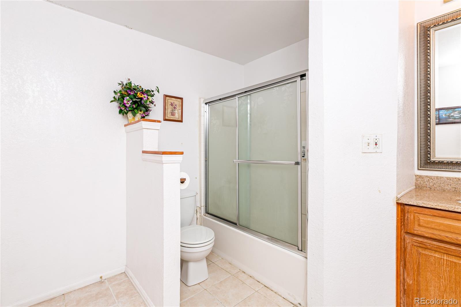 MLS Image #16 for 15556 e 7th avenue,aurora, Colorado
