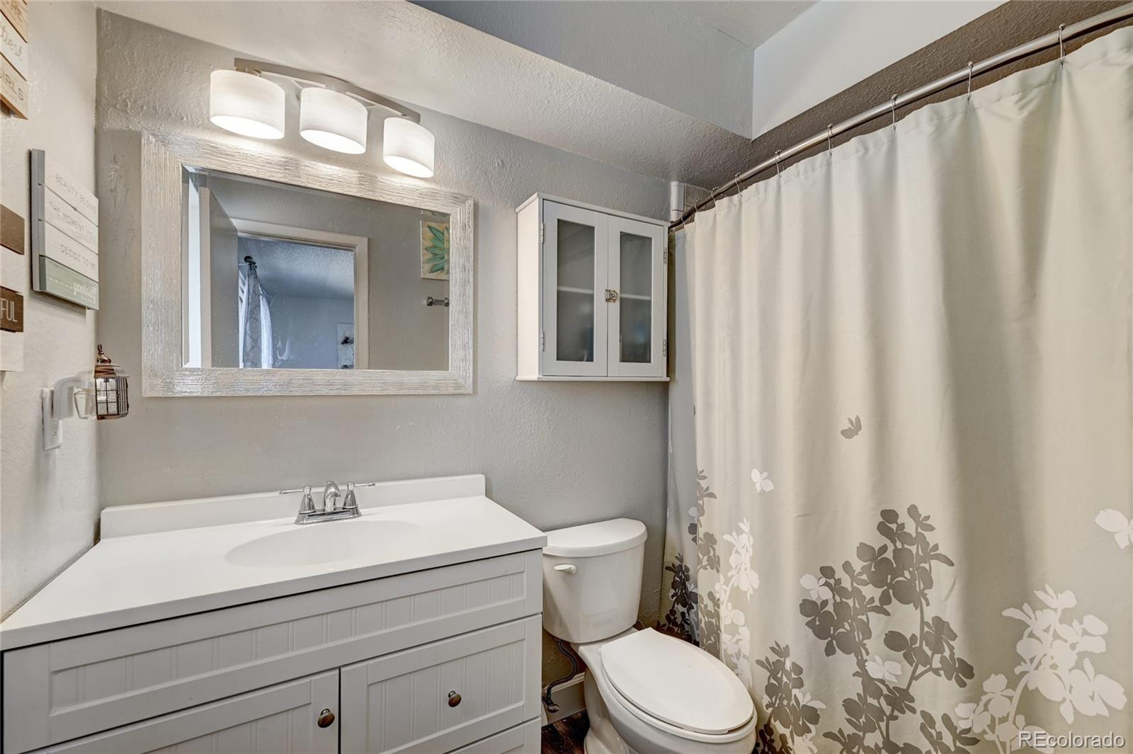 MLS Image #12 for 3825 s monaco parkway,denver, Colorado