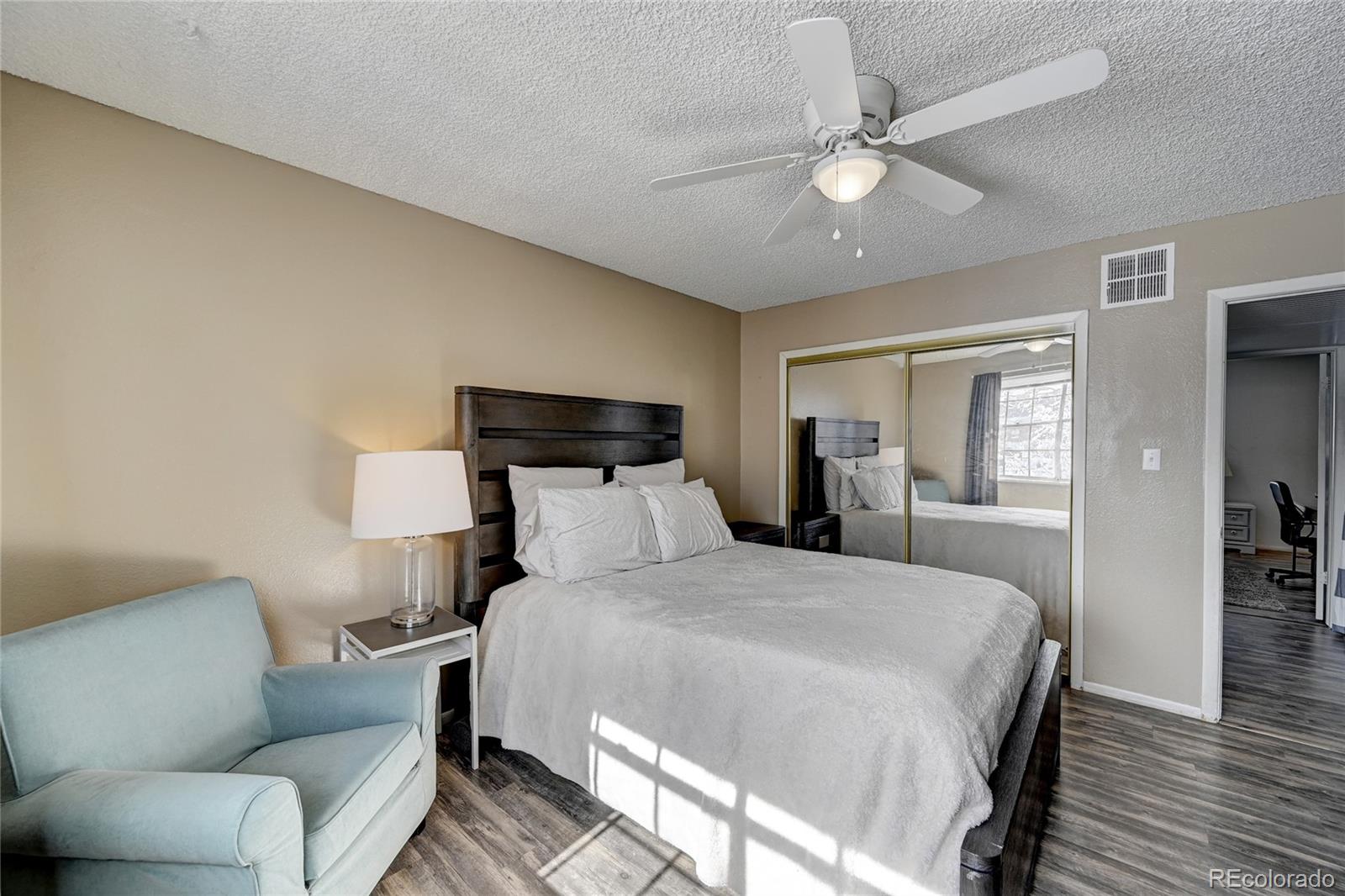 MLS Image #9 for 3825 s monaco parkway,denver, Colorado