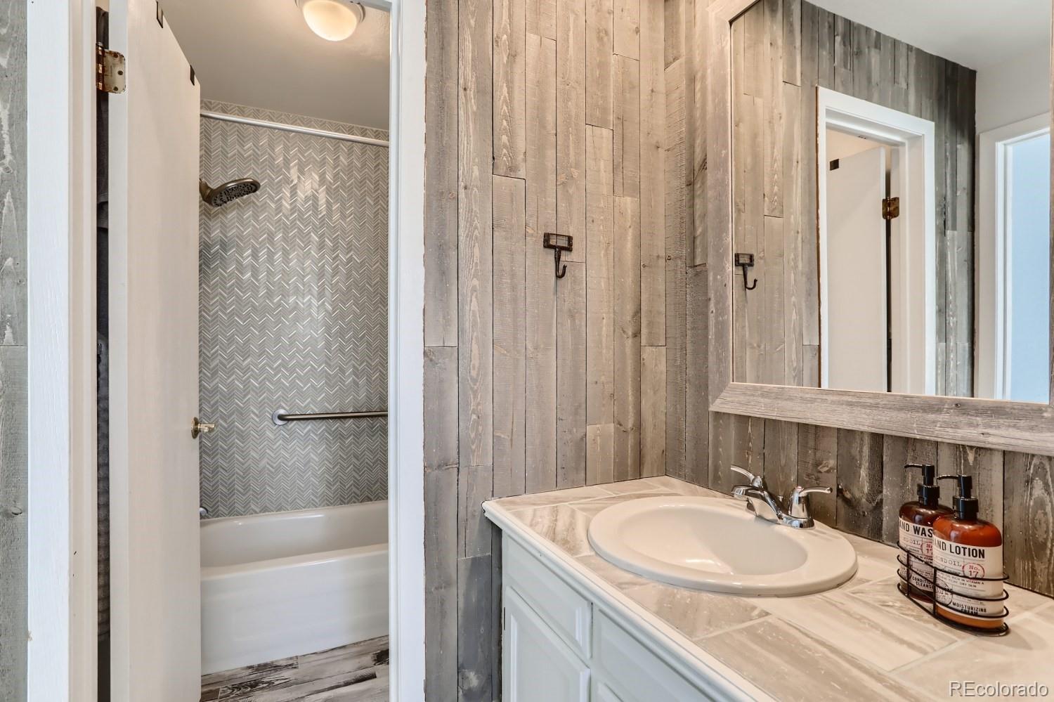 MLS Image #18 for 2314 s troy street,aurora, Colorado