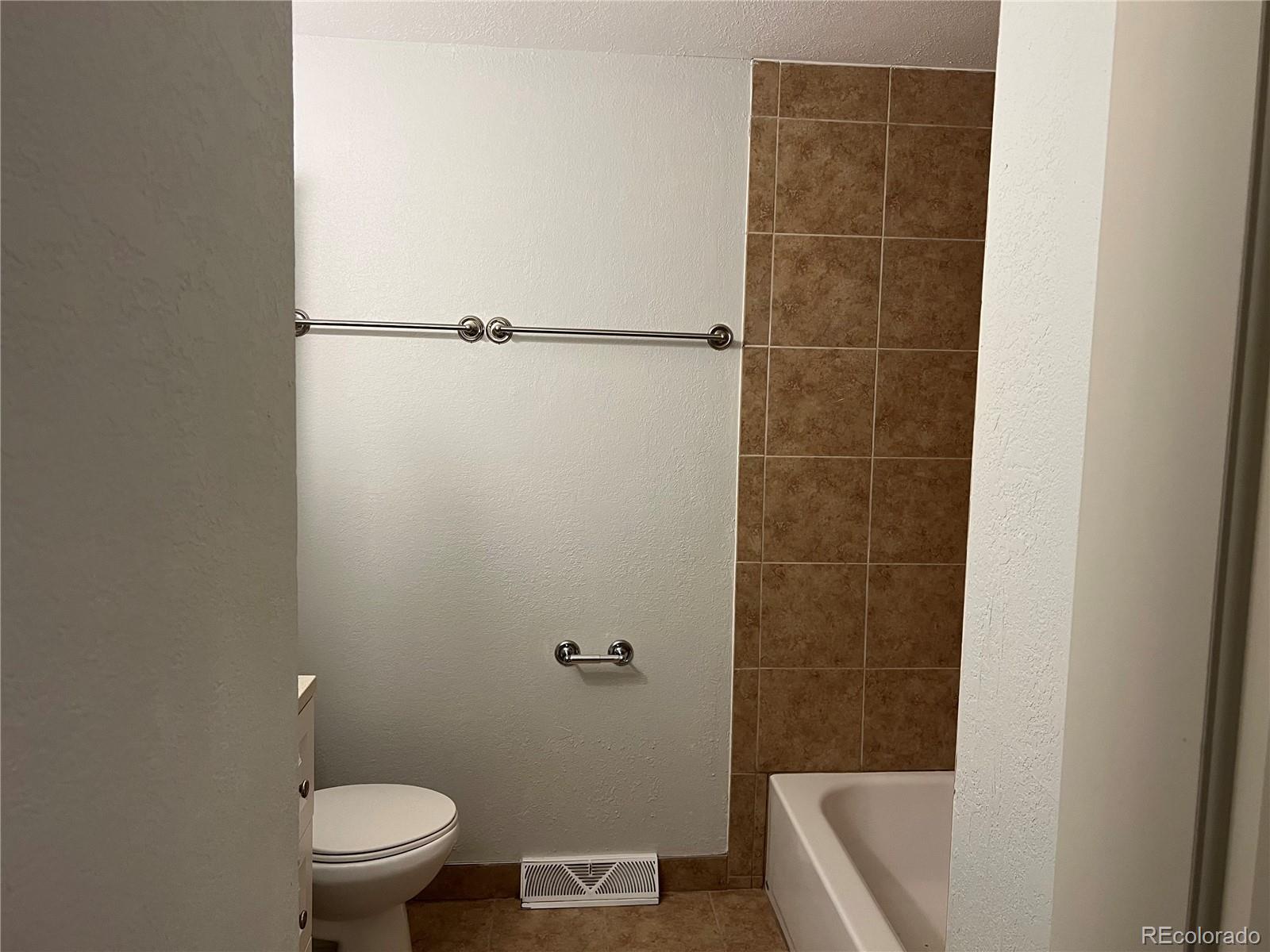 MLS Image #14 for 10246 w 59th place,arvada, Colorado